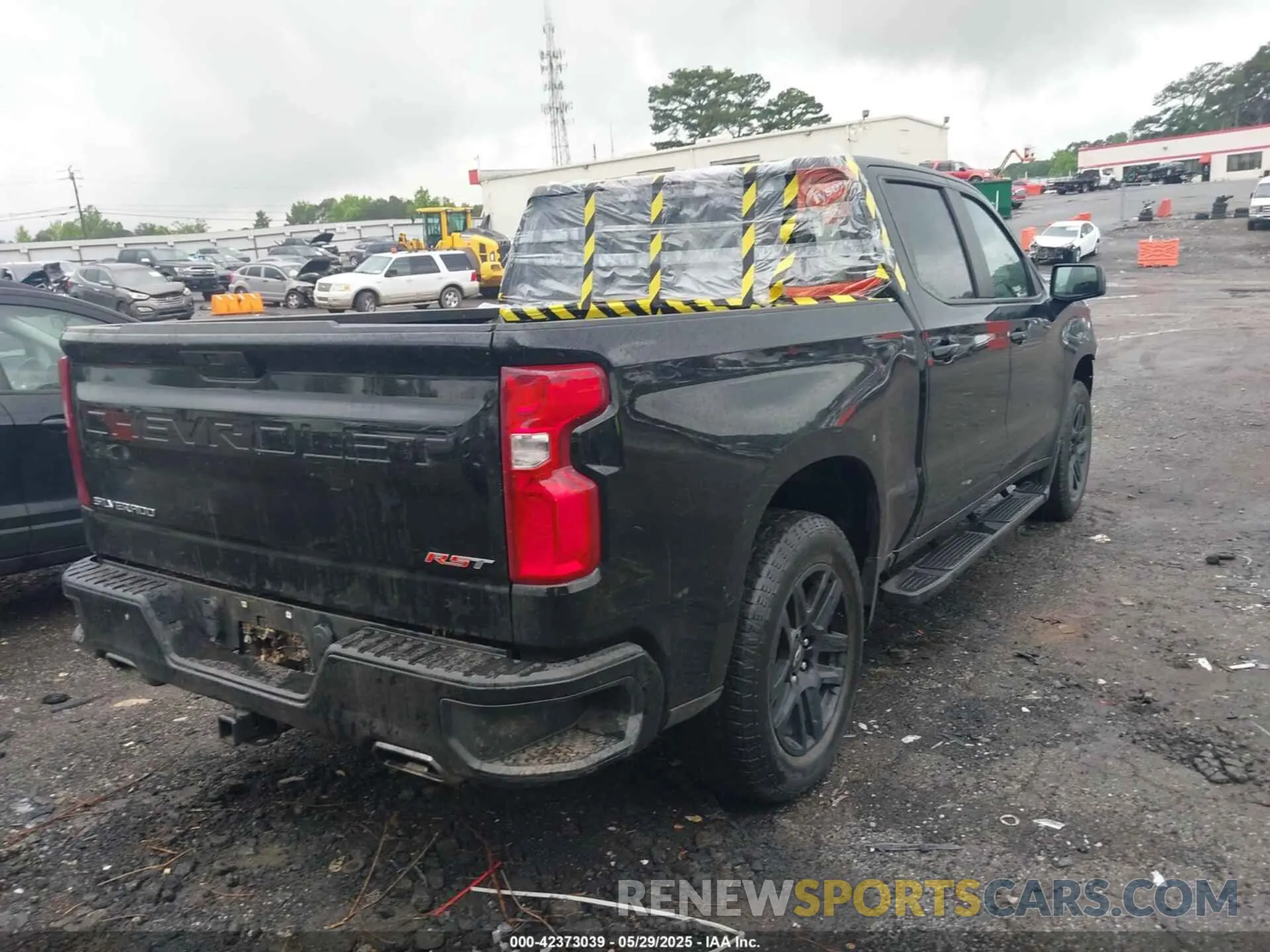 4 Photograph of a damaged car 1GCUYEED7NZ149110 CHEVROLET SILVERADO 1500 LTD 2022