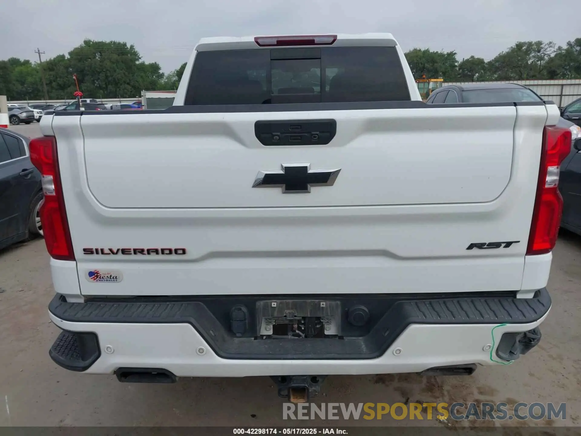 17 Photograph of a damaged car 1GCUYEED8NZ146071 CHEVROLET SILVERADO 1500 LTD 2022