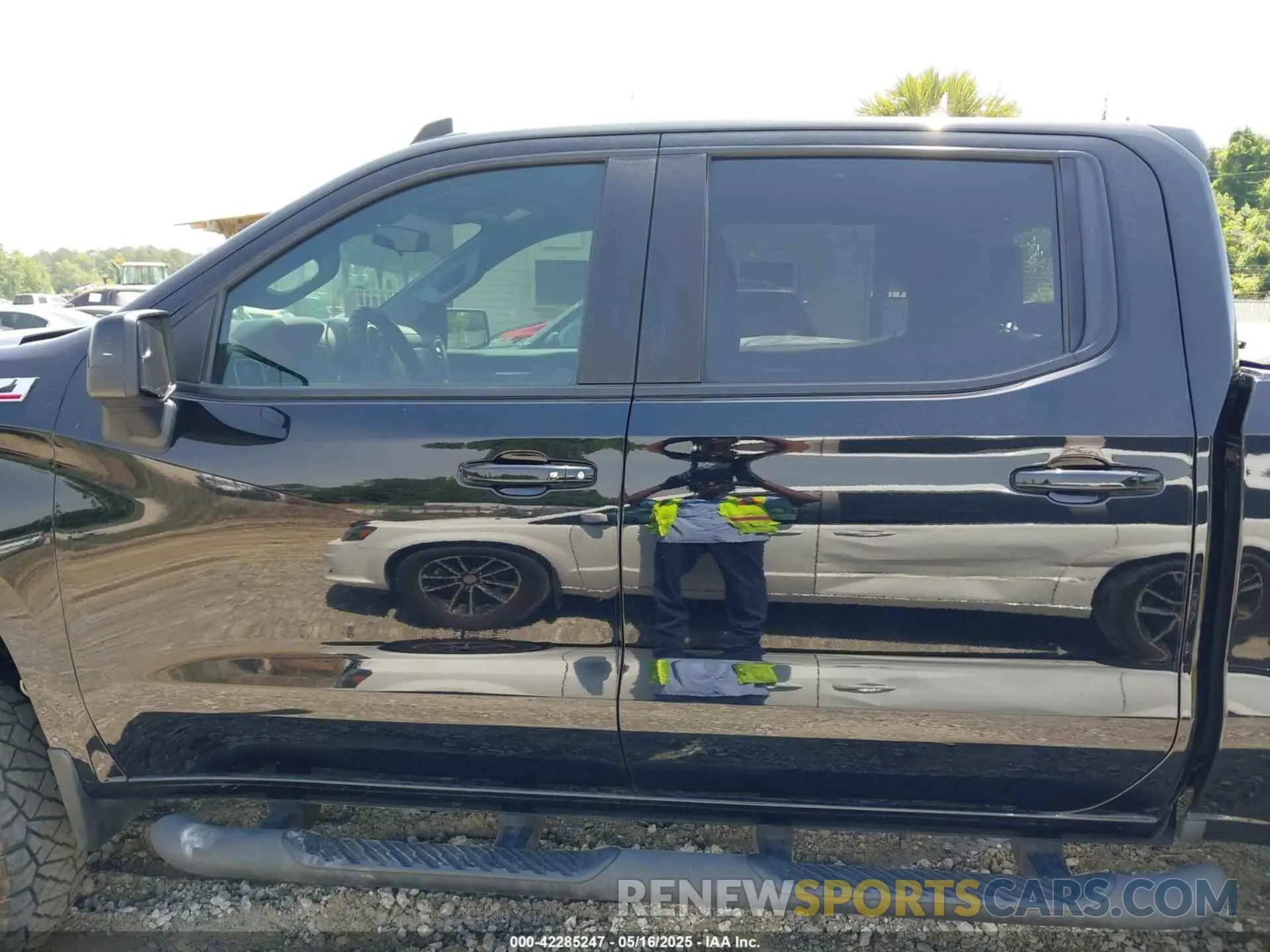 14 Photograph of a damaged car 1GCUYEEL7NZ235492 CHEVROLET SILVERADO 1500 LTD 2022