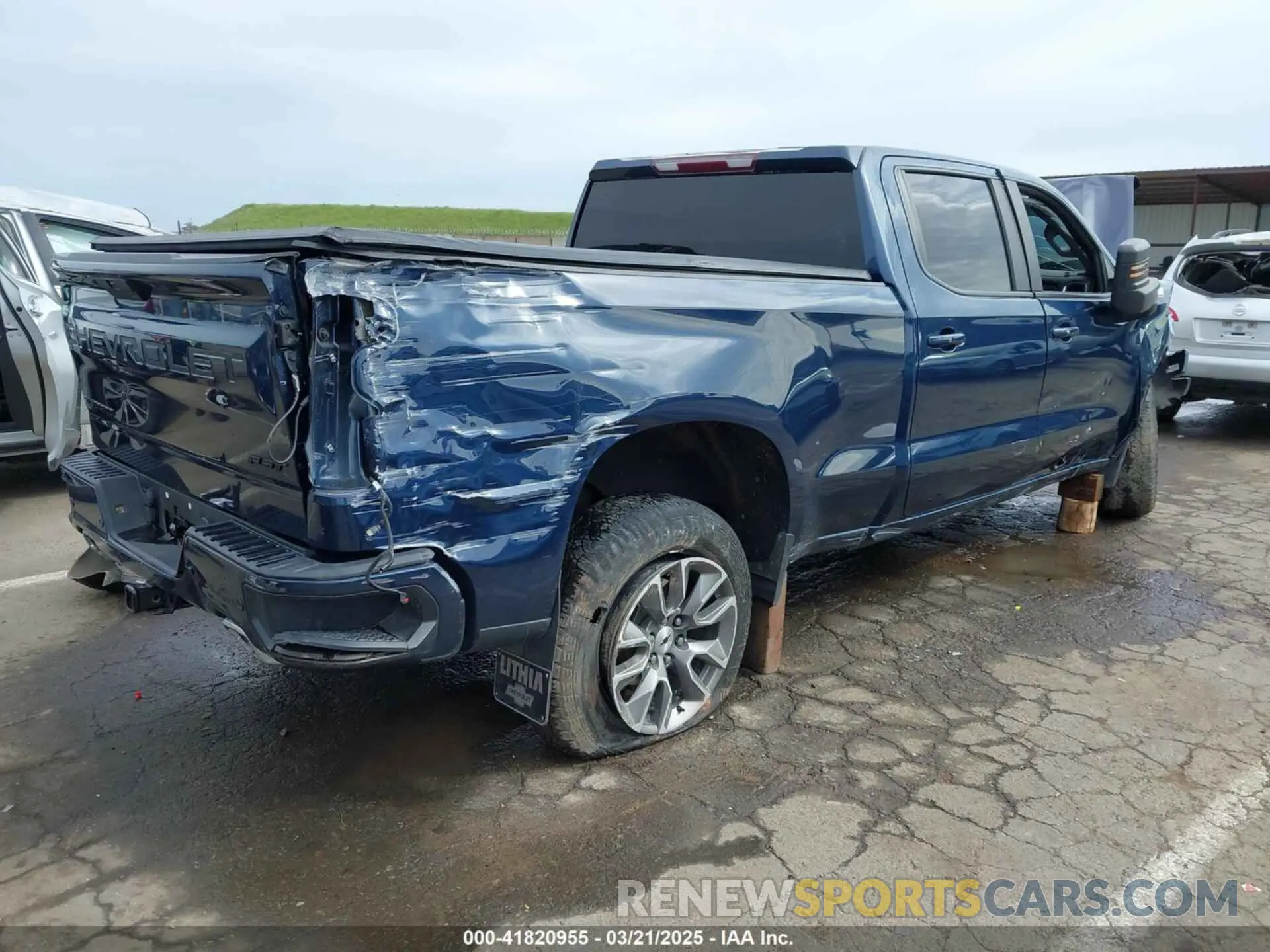 4 Photograph of a damaged car 1GCUYEEL8NZ234254 CHEVROLET SILVERADO 1500 LTD 2022