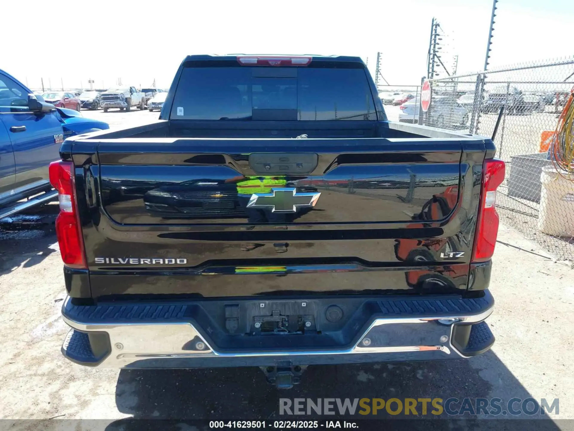 17 Photograph of a damaged car 1GCUYGED6NZ143388 CHEVROLET SILVERADO 1500 LTD 2022
