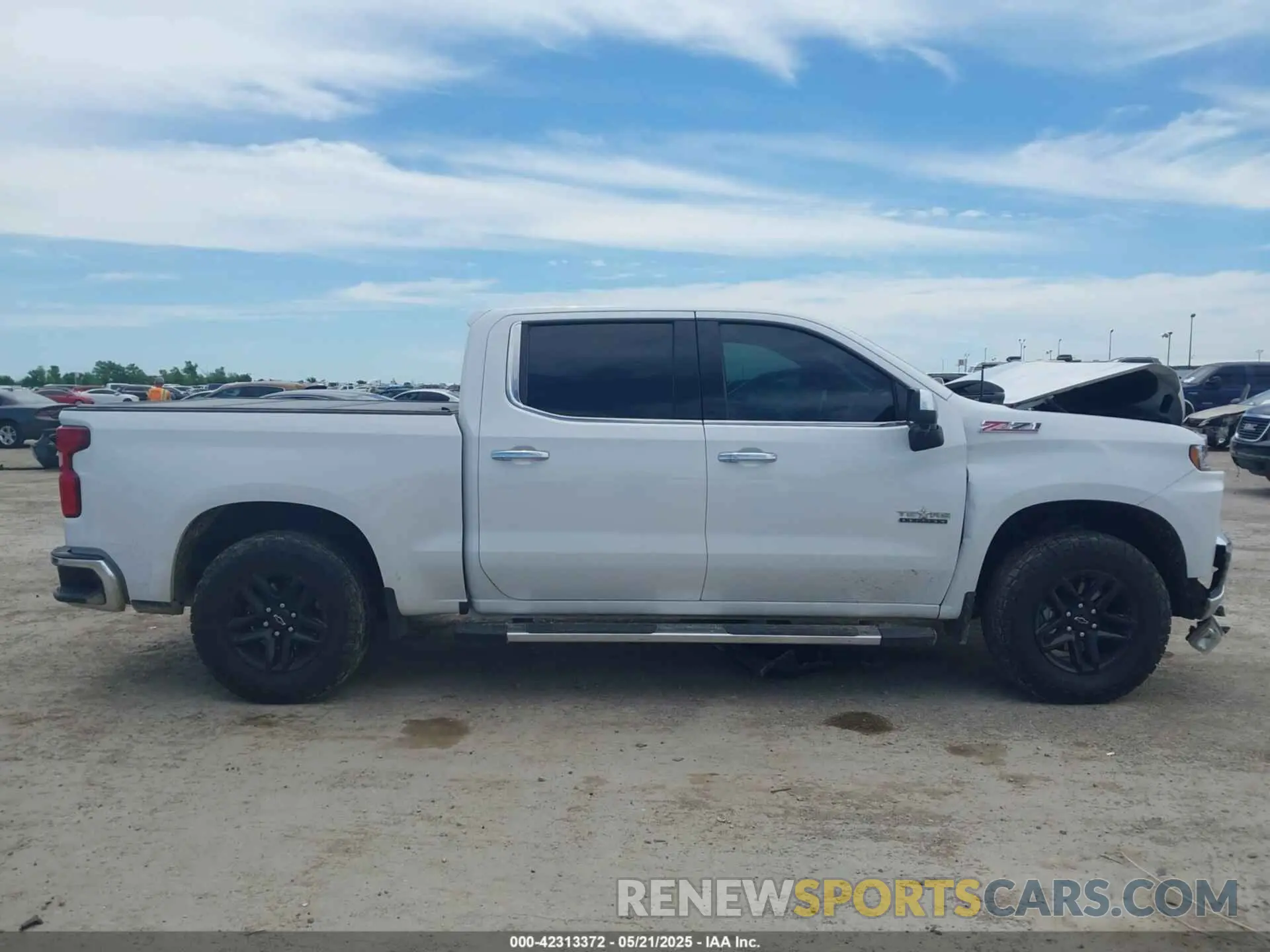 13 Photograph of a damaged car 1GCUYGEL6NZ205945 CHEVROLET SILVERADO 1500 LTD 2022