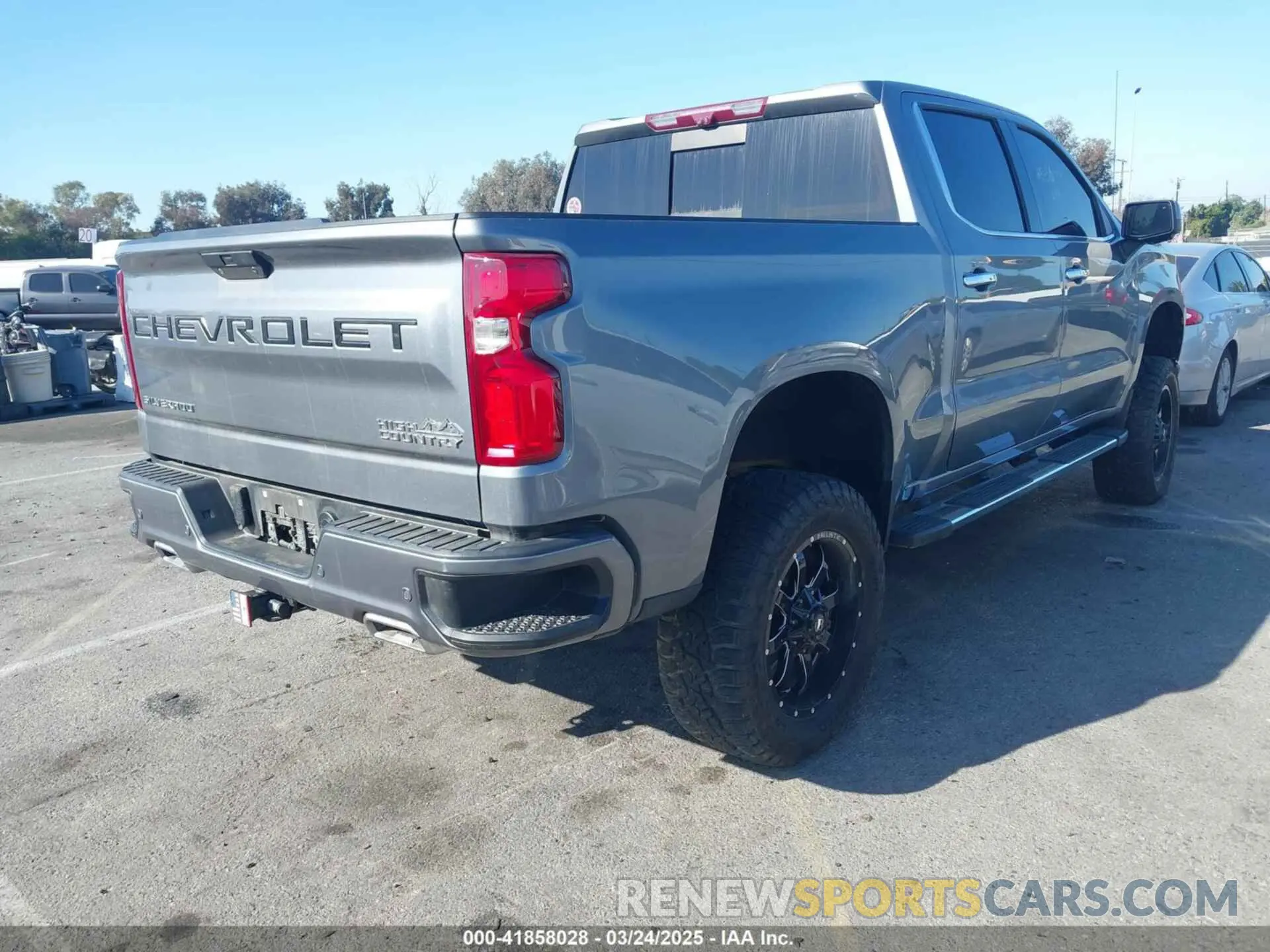 4 Photograph of a damaged car 1GCUYHEL2NZ108327 CHEVROLET SILVERADO 1500 LTD 2022