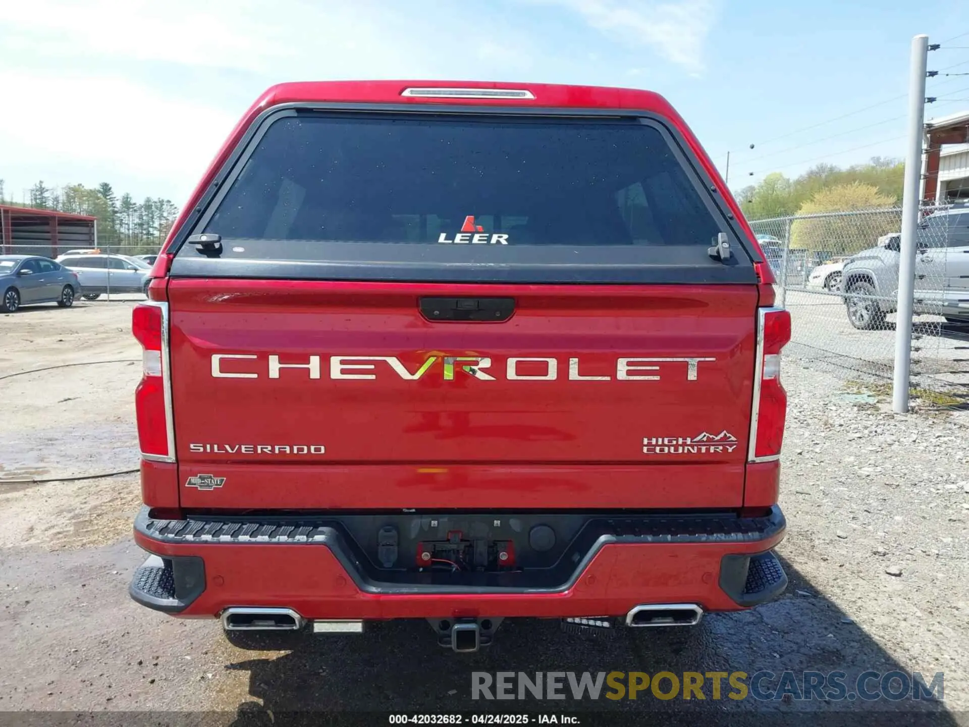 17 Photograph of a damaged car 1GCUYHEL6NZ236845 CHEVROLET SILVERADO 1500 LTD 2022