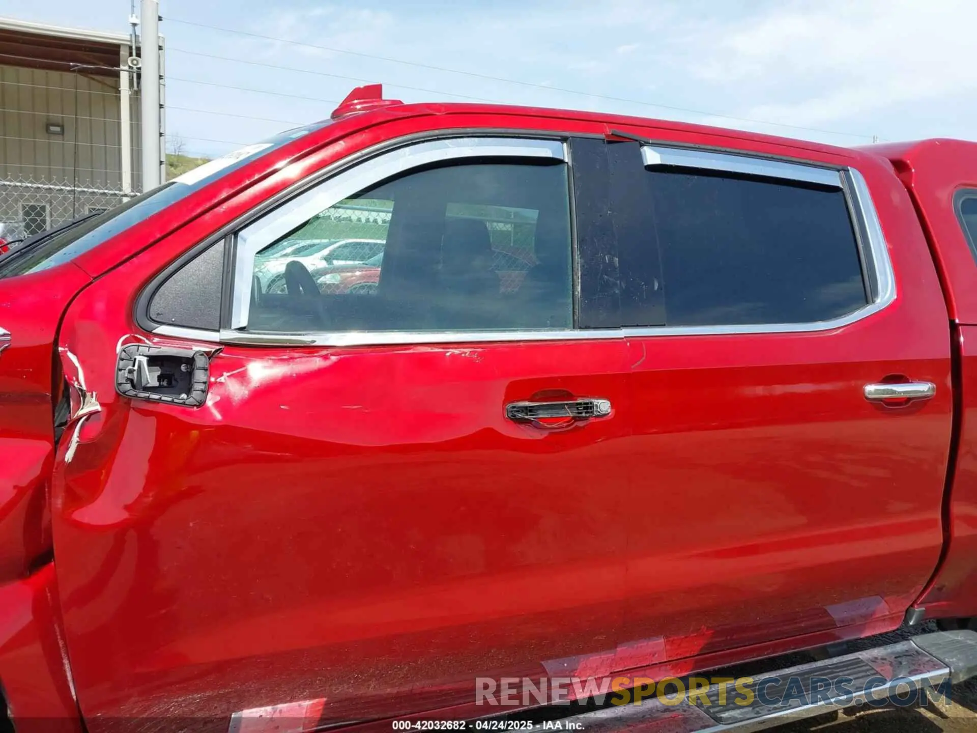 19 Photograph of a damaged car 1GCUYHEL6NZ236845 CHEVROLET SILVERADO 1500 LTD 2022