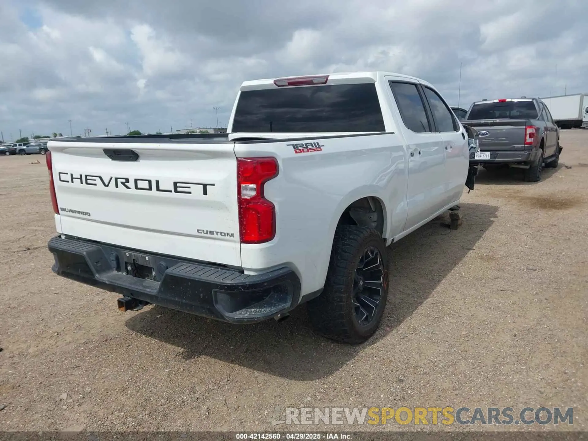 4 Photograph of a damaged car 3GCPYCEK6NG139927 CHEVROLET SILVERADO 1500 LTD 2022
