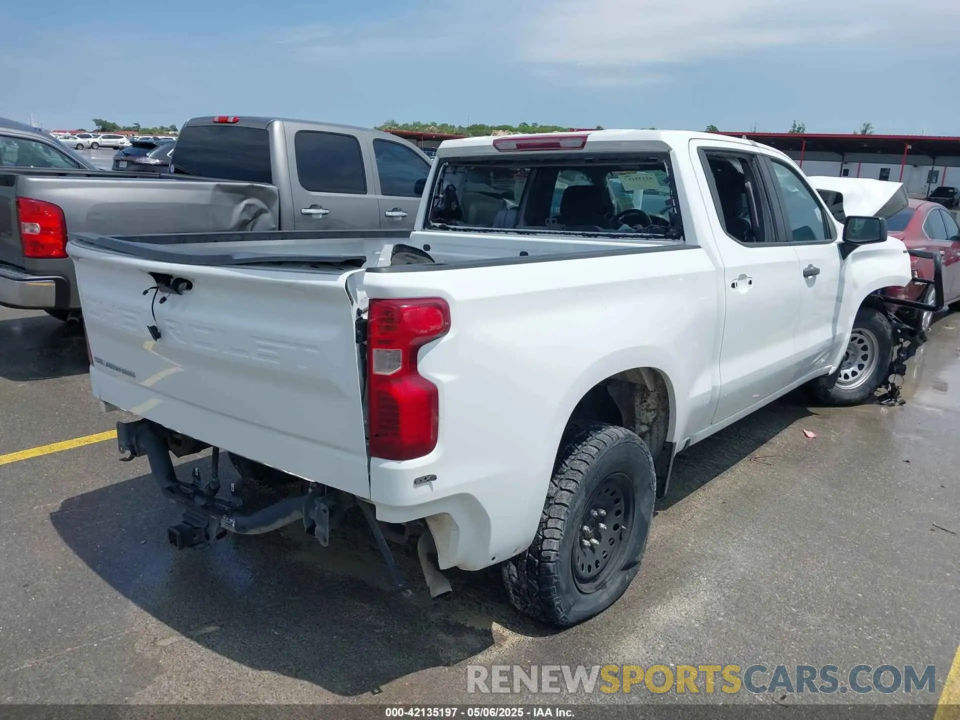 4 Photograph of a damaged car 3GCUYAED1NG181673 CHEVROLET SILVERADO 1500 LTD 2022