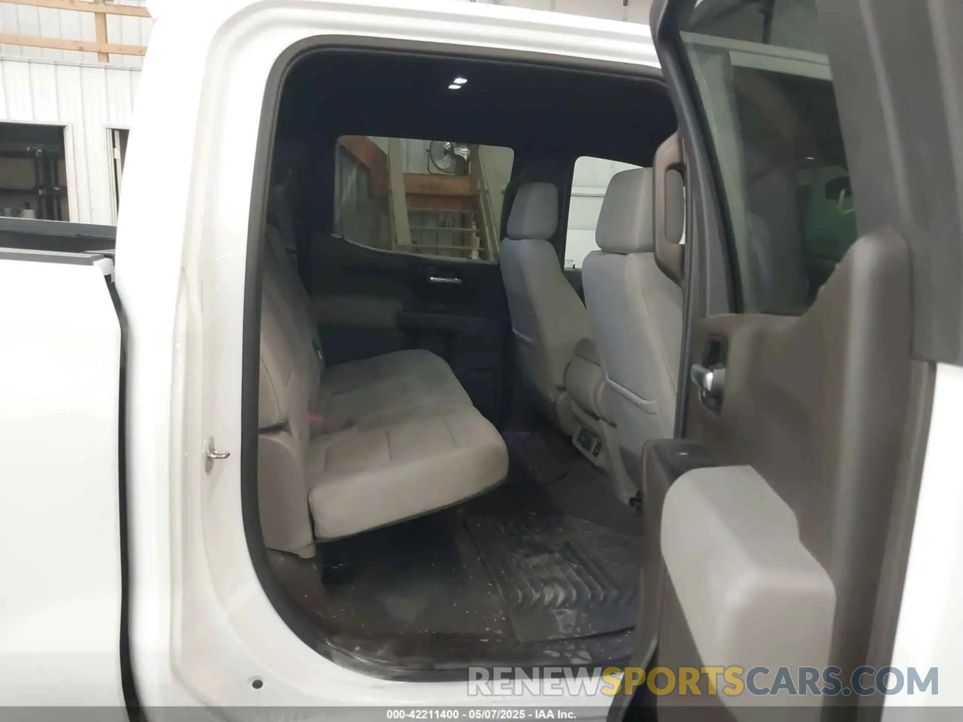 8 Photograph of a damaged car 3GCUYDED3NG124098 CHEVROLET SILVERADO 1500 LTD 2022