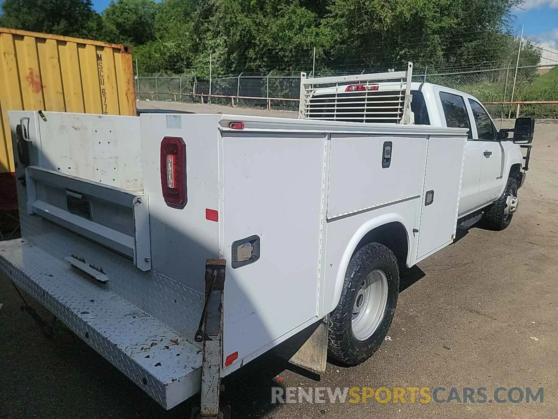 17 Photograph of a damaged car 1GB4KVCY6KF175609 CHEVROLET SILVERADO 2019