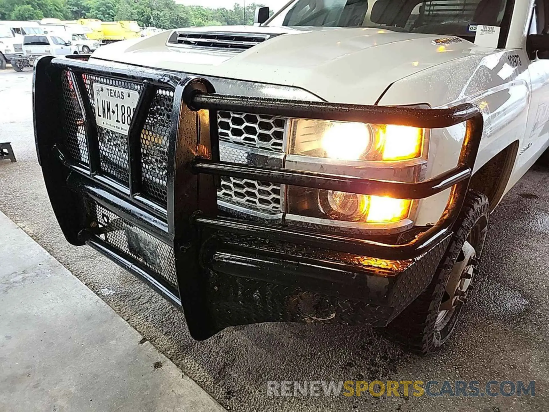 18 Photograph of a damaged car 1GB4KVCY6KF175609 CHEVROLET SILVERADO 2019