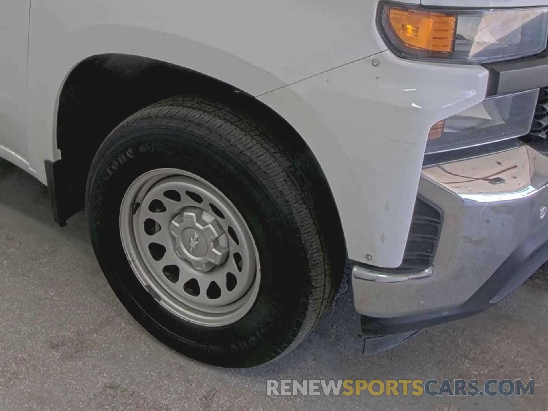 10 Photograph of a damaged car 1GCRWAEH0KZ412282 CHEVROLET SILVERADO 2019