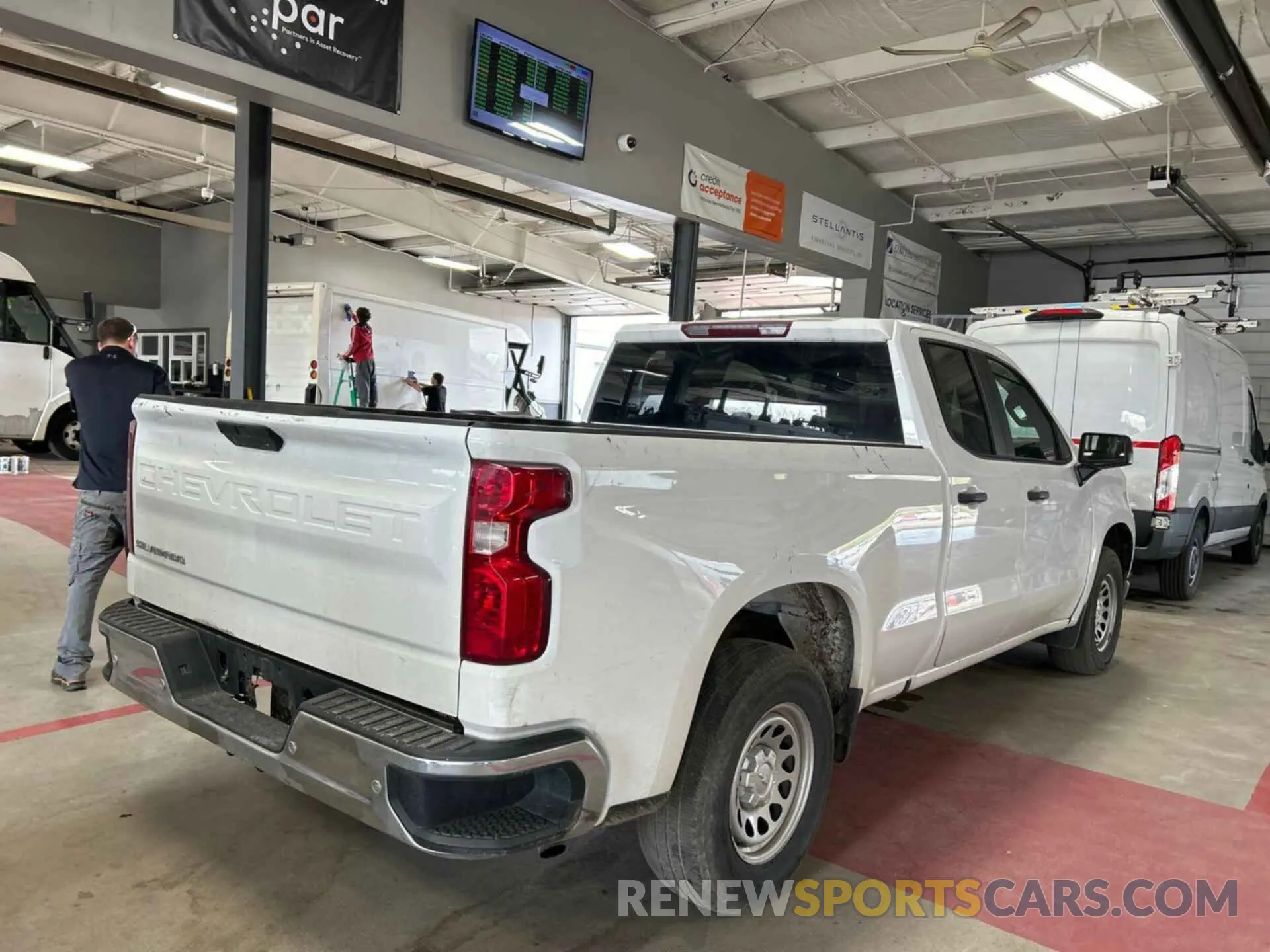 27 Photograph of a damaged car 1GCRWAEH0KZ412282 CHEVROLET SILVERADO 2019
