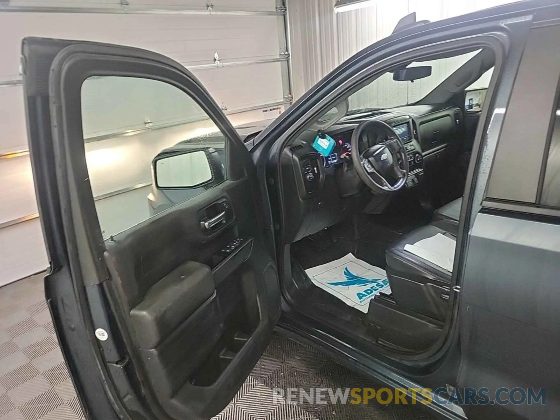 18 Photograph of a damaged car 1GCRWAEH2KZ280657 CHEVROLET SILVERADO 2019