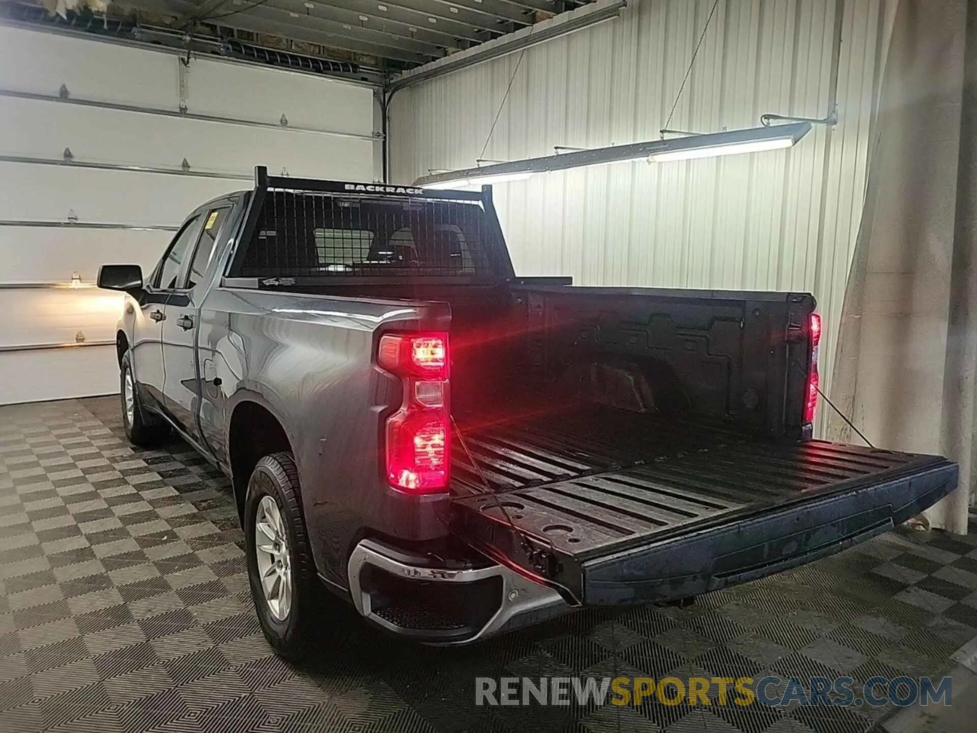 19 Photograph of a damaged car 1GCRWAEH2KZ280657 CHEVROLET SILVERADO 2019
