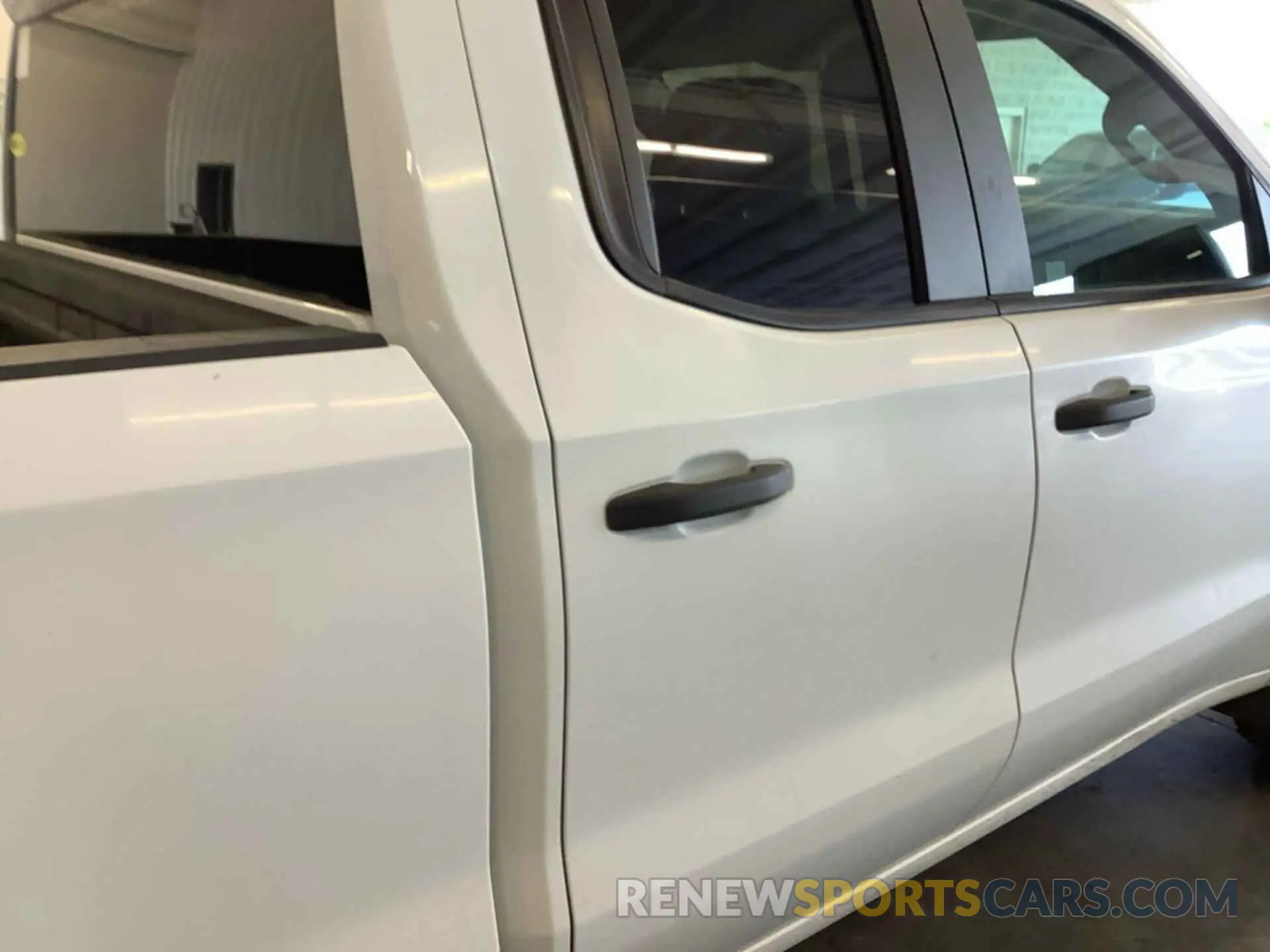 16 Photograph of a damaged car 1GCRYAEF5KZ270424 CHEVROLET SILVERADO 2019