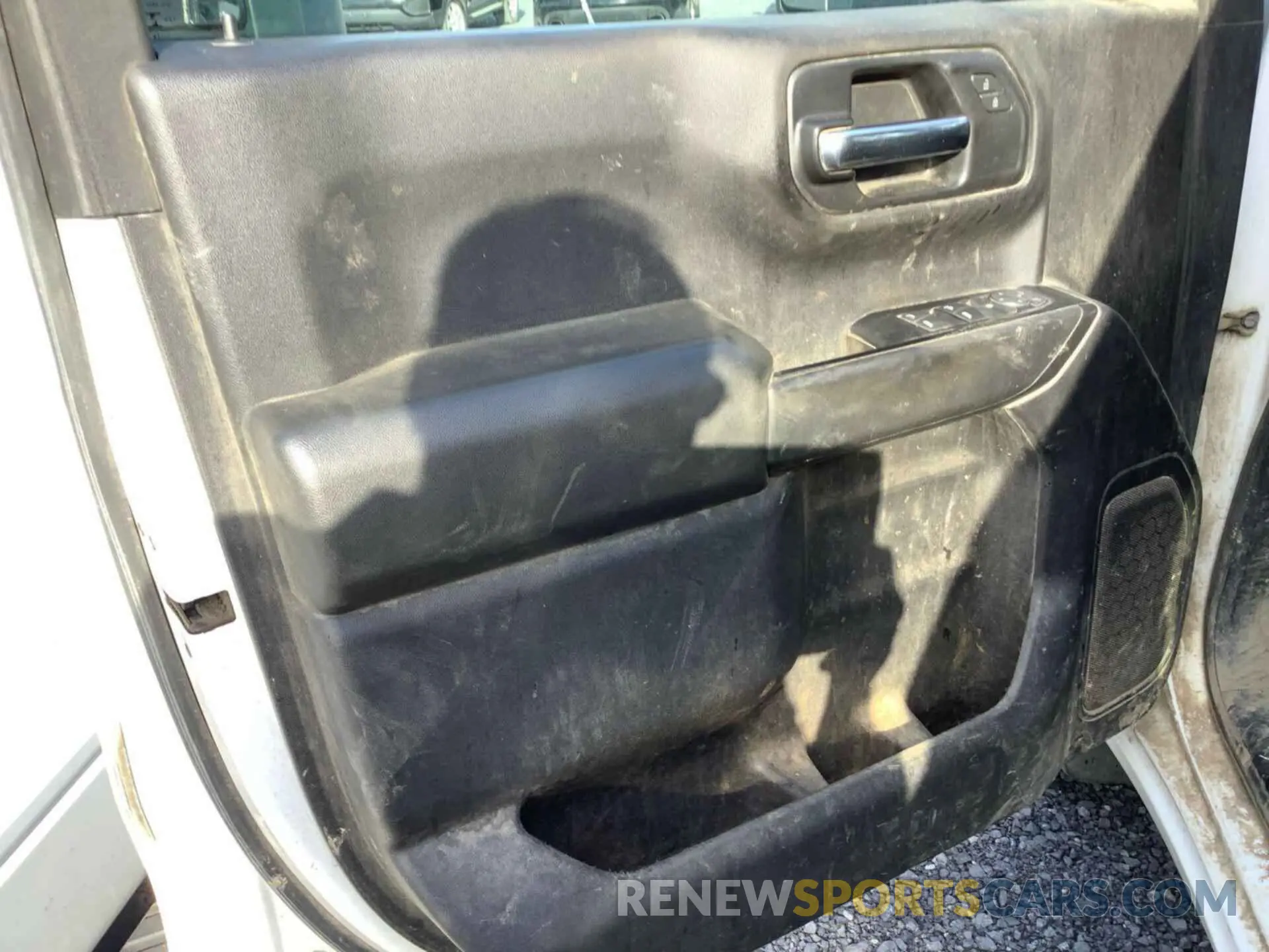 5 Photograph of a damaged car 1GCRYAEF5KZ270424 CHEVROLET SILVERADO 2019