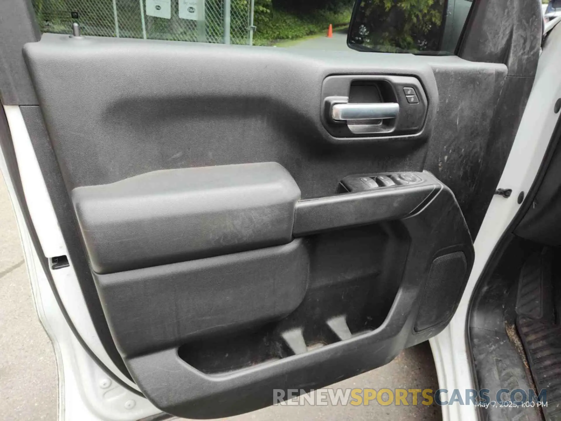 10 Photograph of a damaged car 1GCRYAEF7KZ324807 CHEVROLET SILVERADO 2019