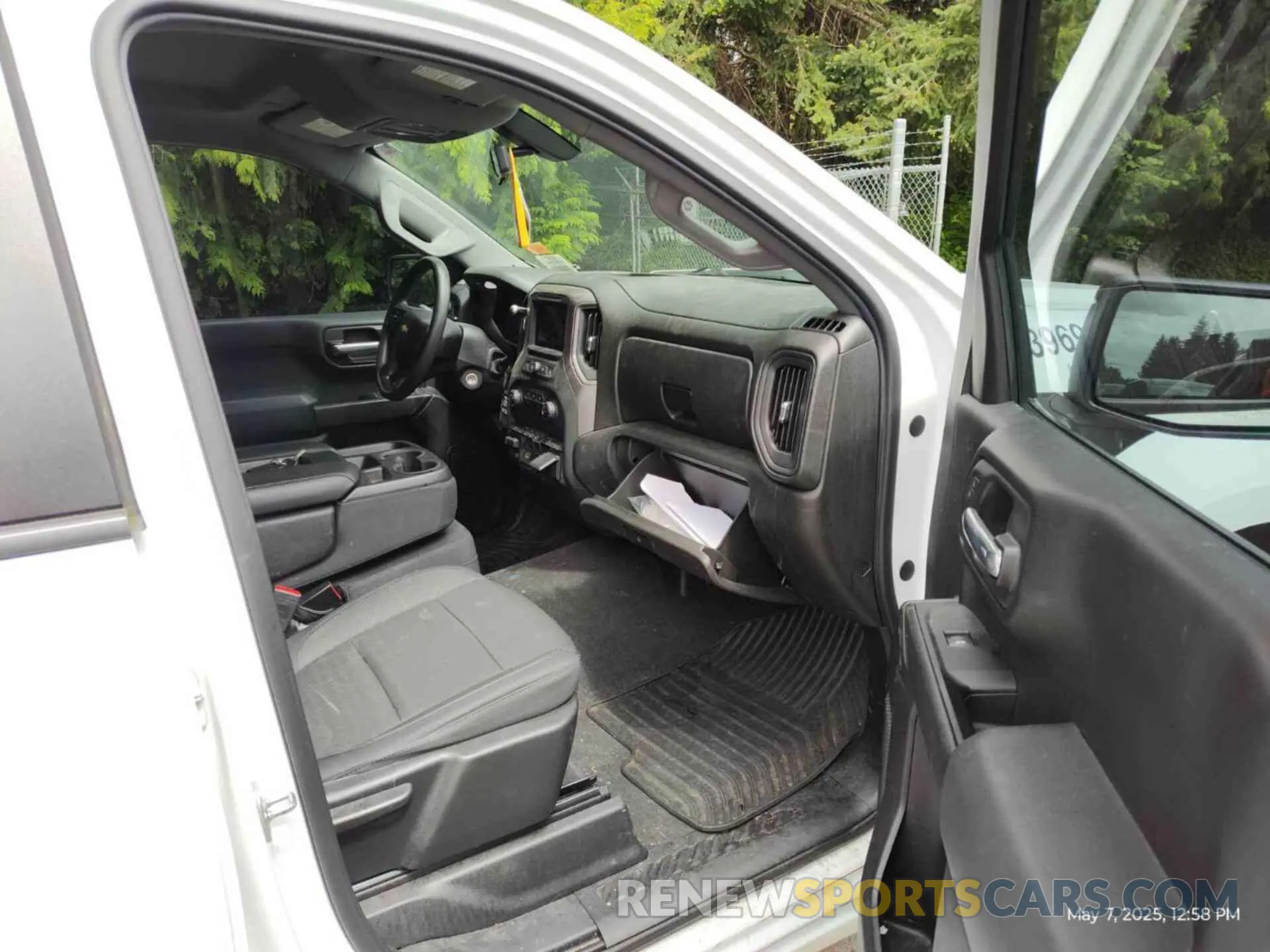 24 Photograph of a damaged car 1GCRYAEF7KZ324807 CHEVROLET SILVERADO 2019