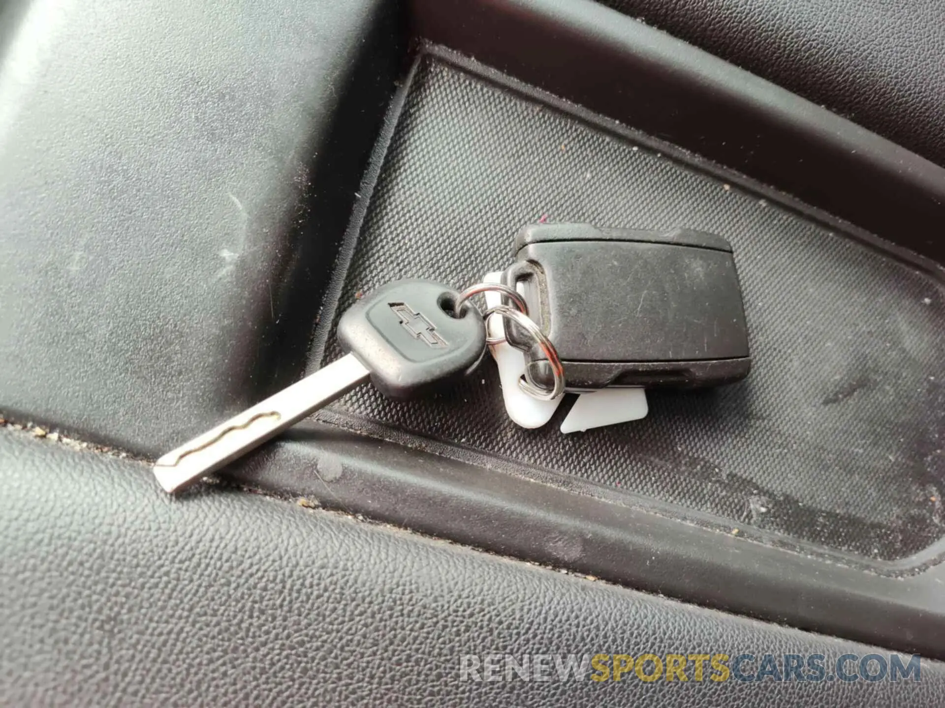 27 Photograph of a damaged car 1GCRYAEF7KZ324807 CHEVROLET SILVERADO 2019