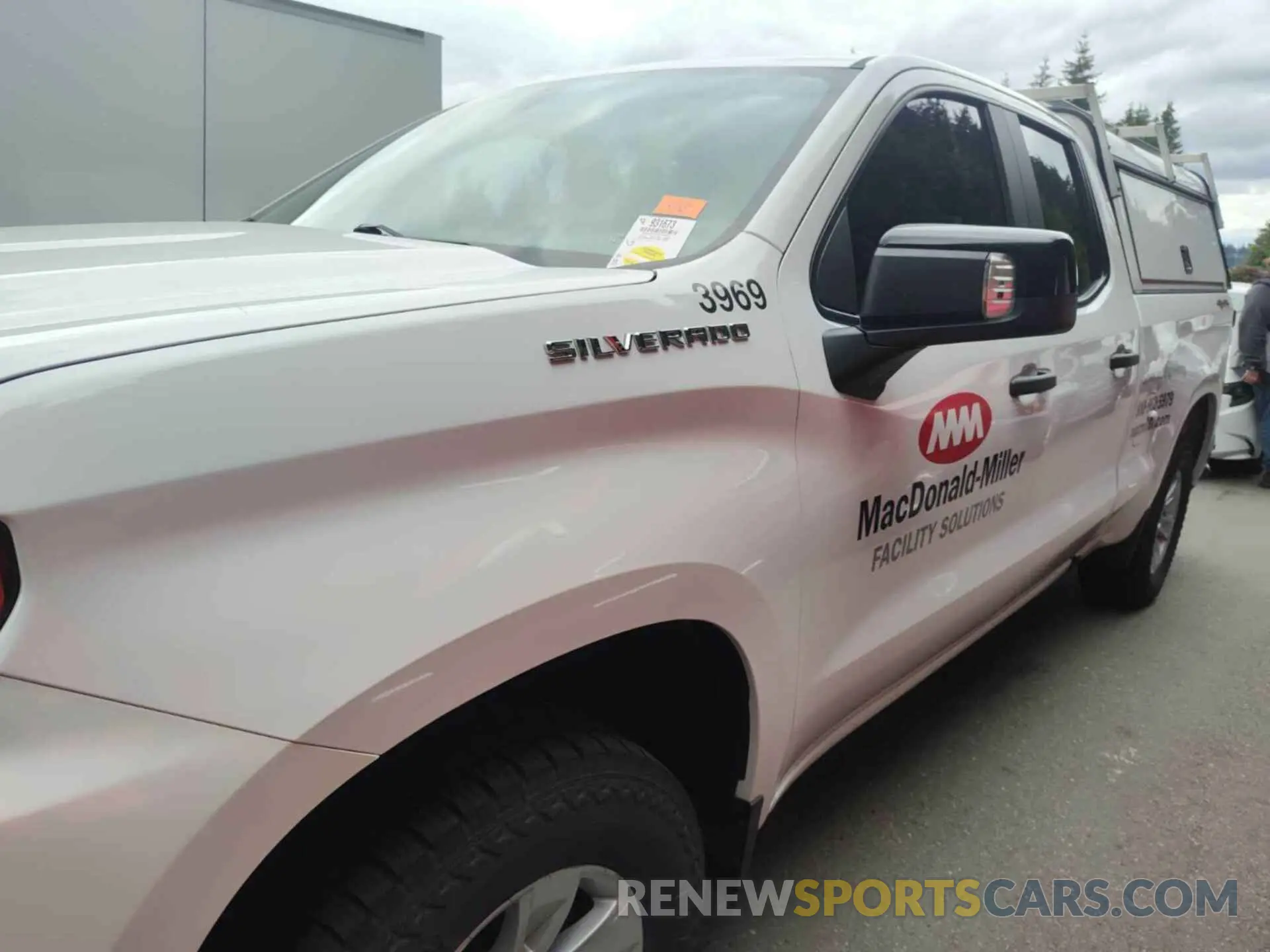 4 Photograph of a damaged car 1GCRYAEF7KZ324807 CHEVROLET SILVERADO 2019