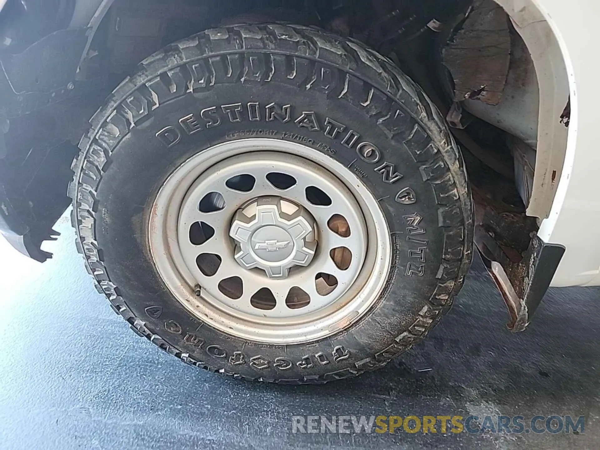 13 Photograph of a damaged car 1GCRYAEF8KZ369688 CHEVROLET SILVERADO 2019