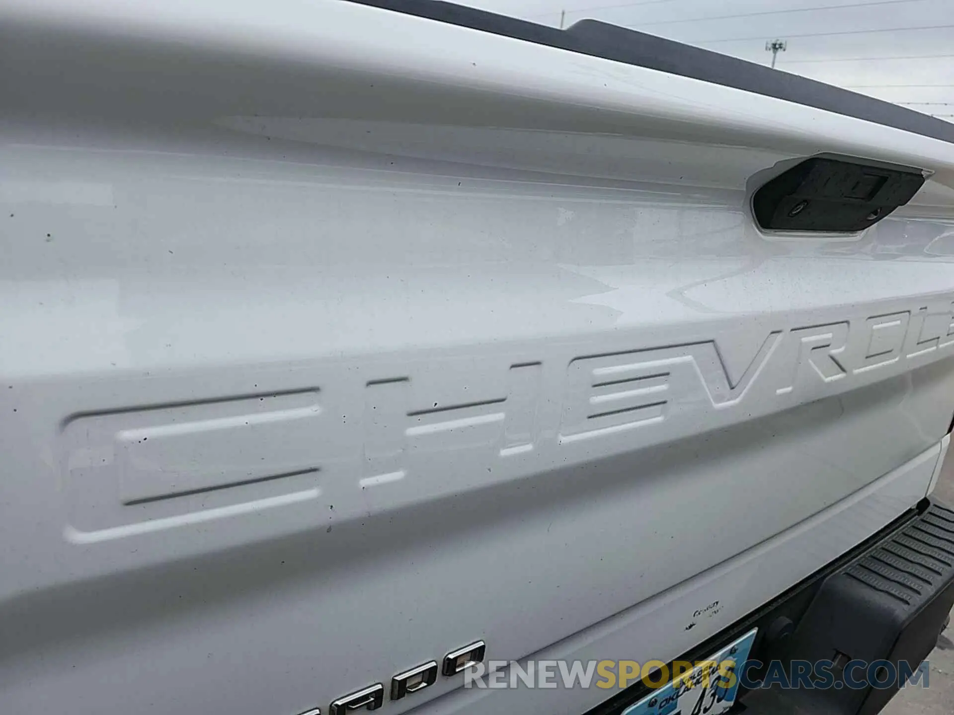 18 Photograph of a damaged car 1GCRYAEF8KZ369688 CHEVROLET SILVERADO 2019