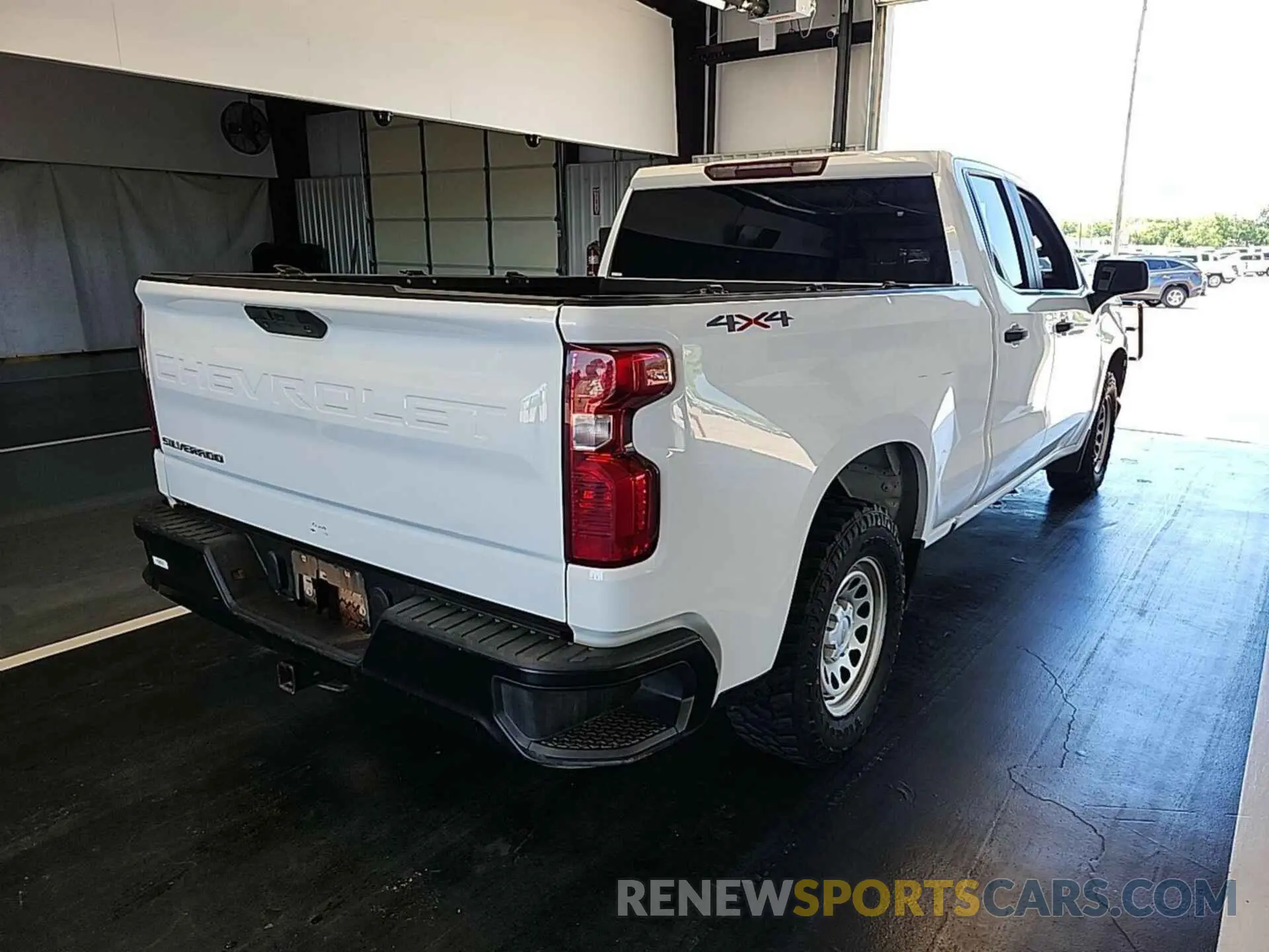31 Photograph of a damaged car 1GCRYAEF8KZ369688 CHEVROLET SILVERADO 2019