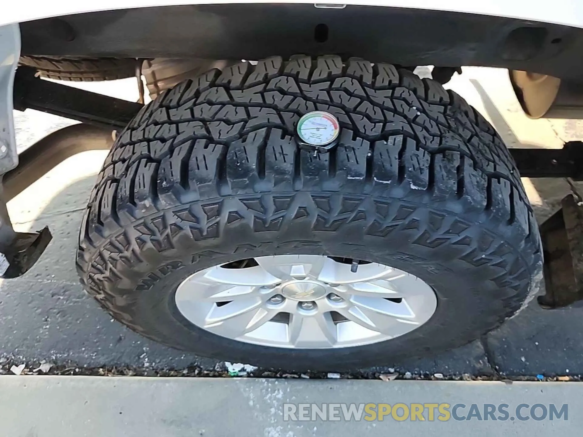 11 Photograph of a damaged car 1GCRYAEH2KZ344108 CHEVROLET SILVERADO 2019