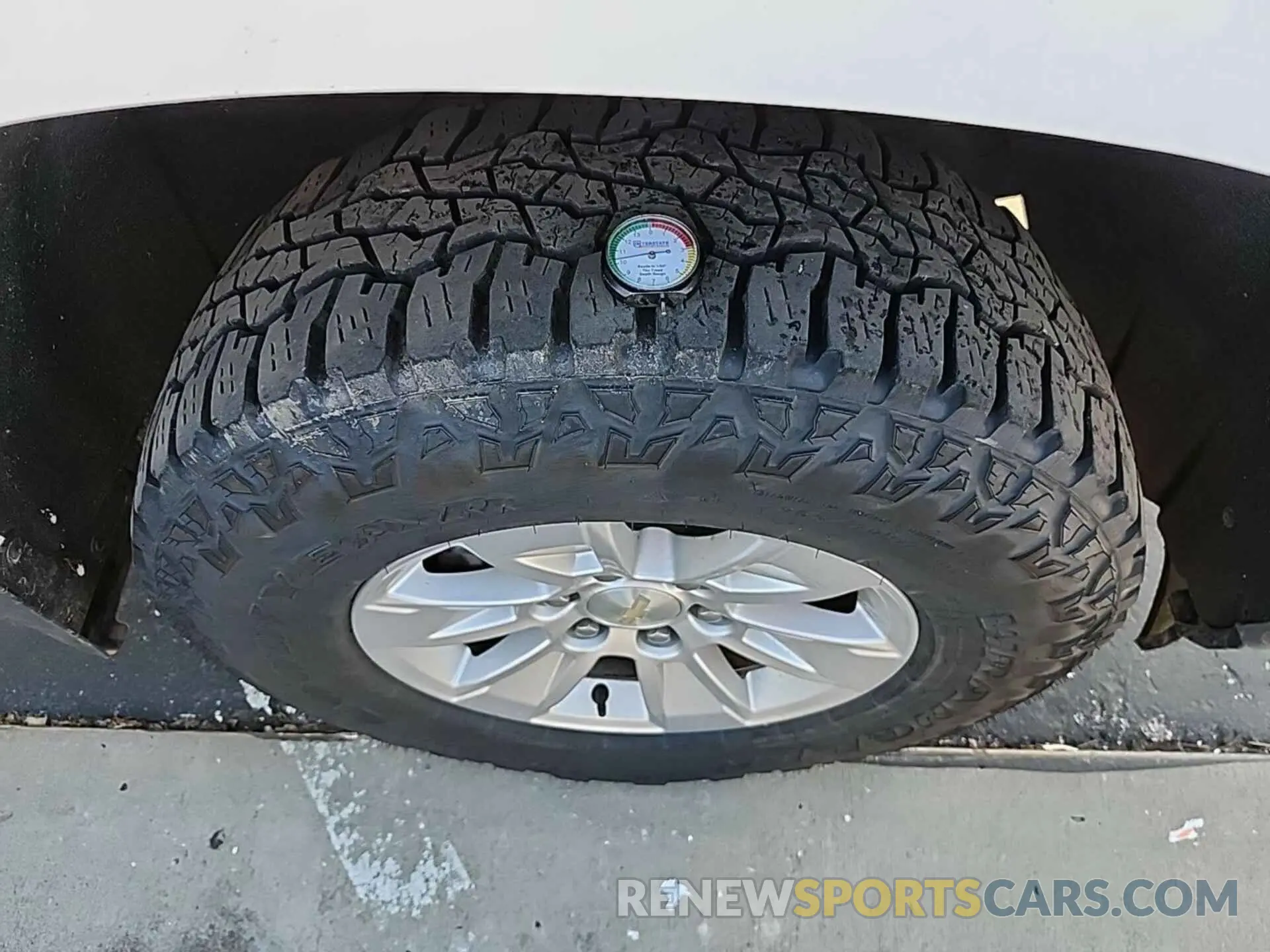 24 Photograph of a damaged car 1GCRYAEH2KZ344108 CHEVROLET SILVERADO 2019