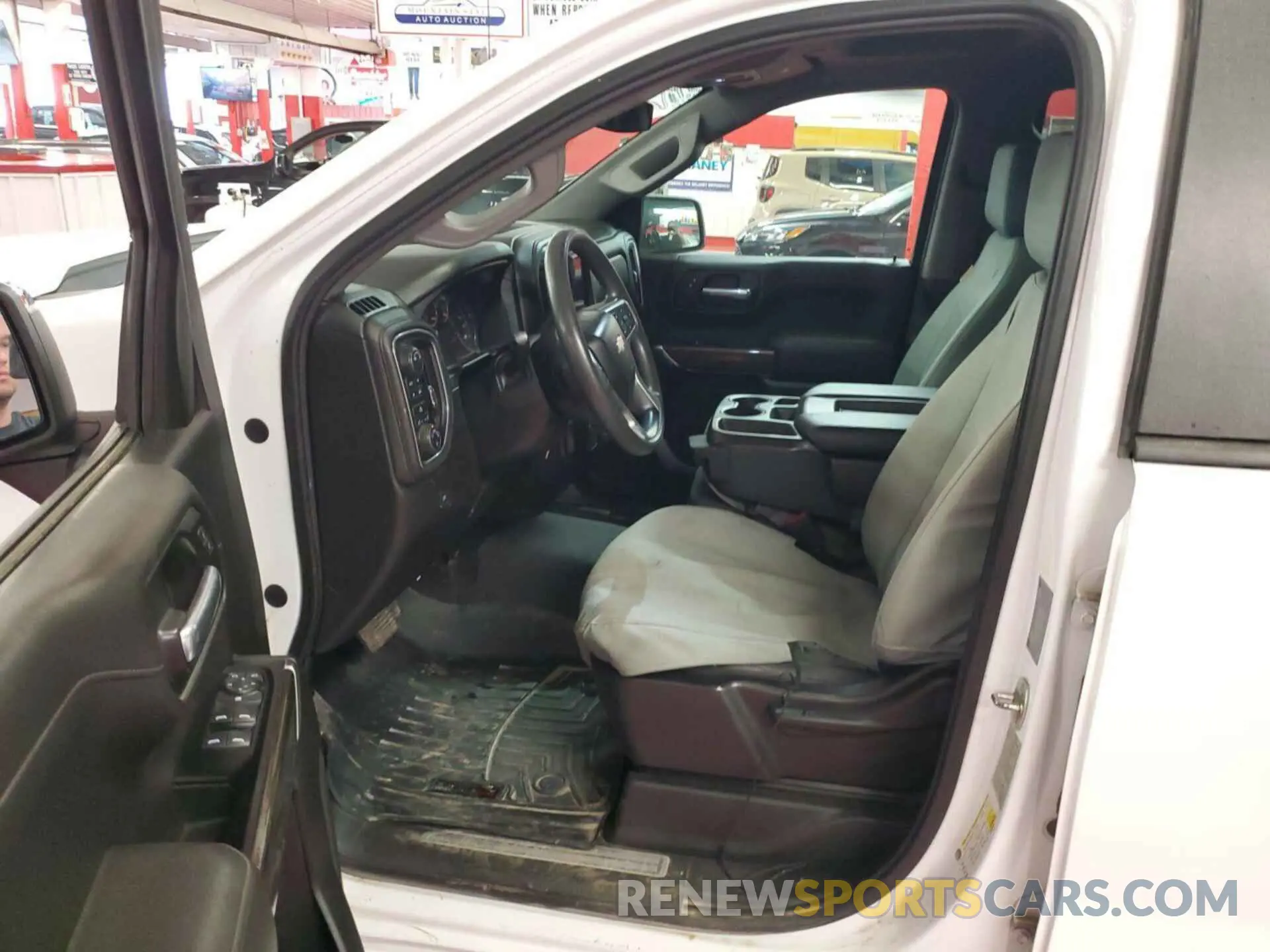 4 Photograph of a damaged car 1GCUYDED4KZ291324 CHEVROLET SILVERADO 2019