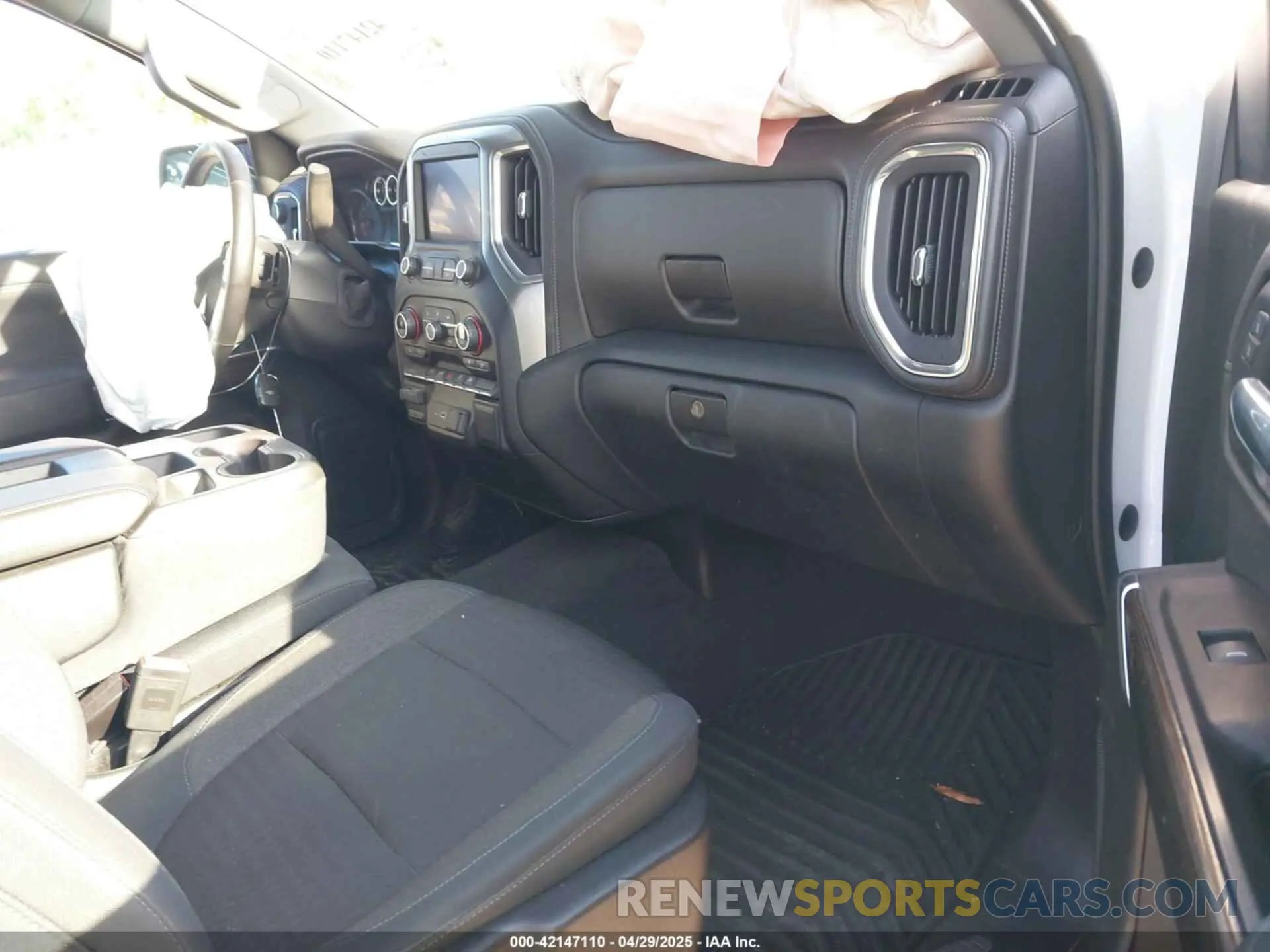 5 Photograph of a damaged car 1GCUYDED8KZ108698 CHEVROLET SILVERADO 2019