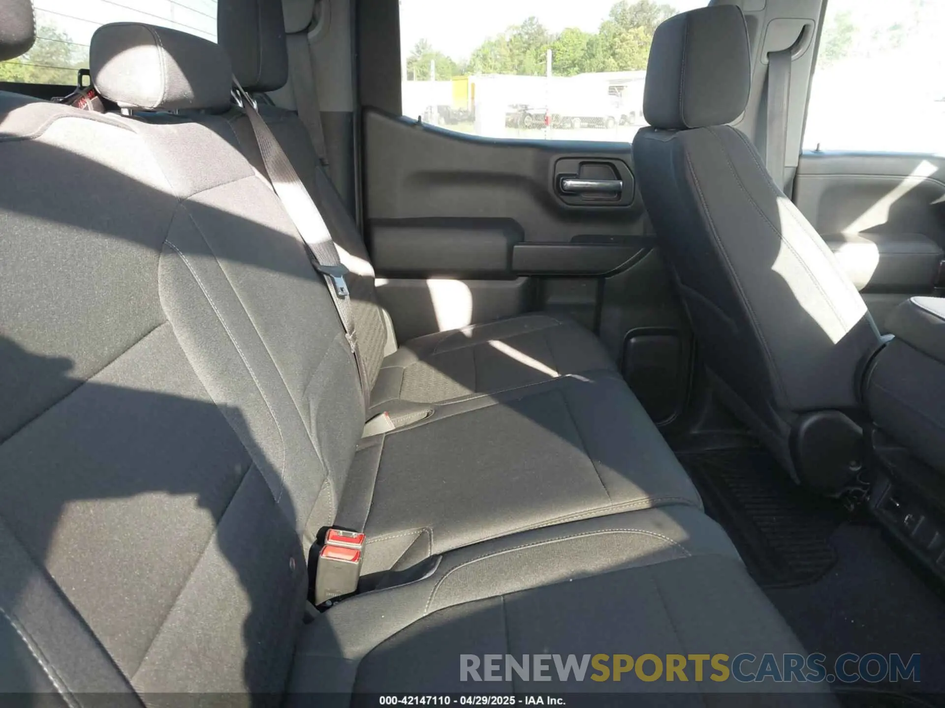 8 Photograph of a damaged car 1GCUYDED8KZ108698 CHEVROLET SILVERADO 2019