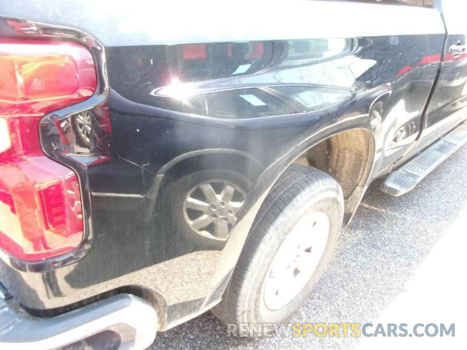 4 Photograph of a damaged car 1GCUYDED9KZ257265 CHEVROLET SILVERADO 2019