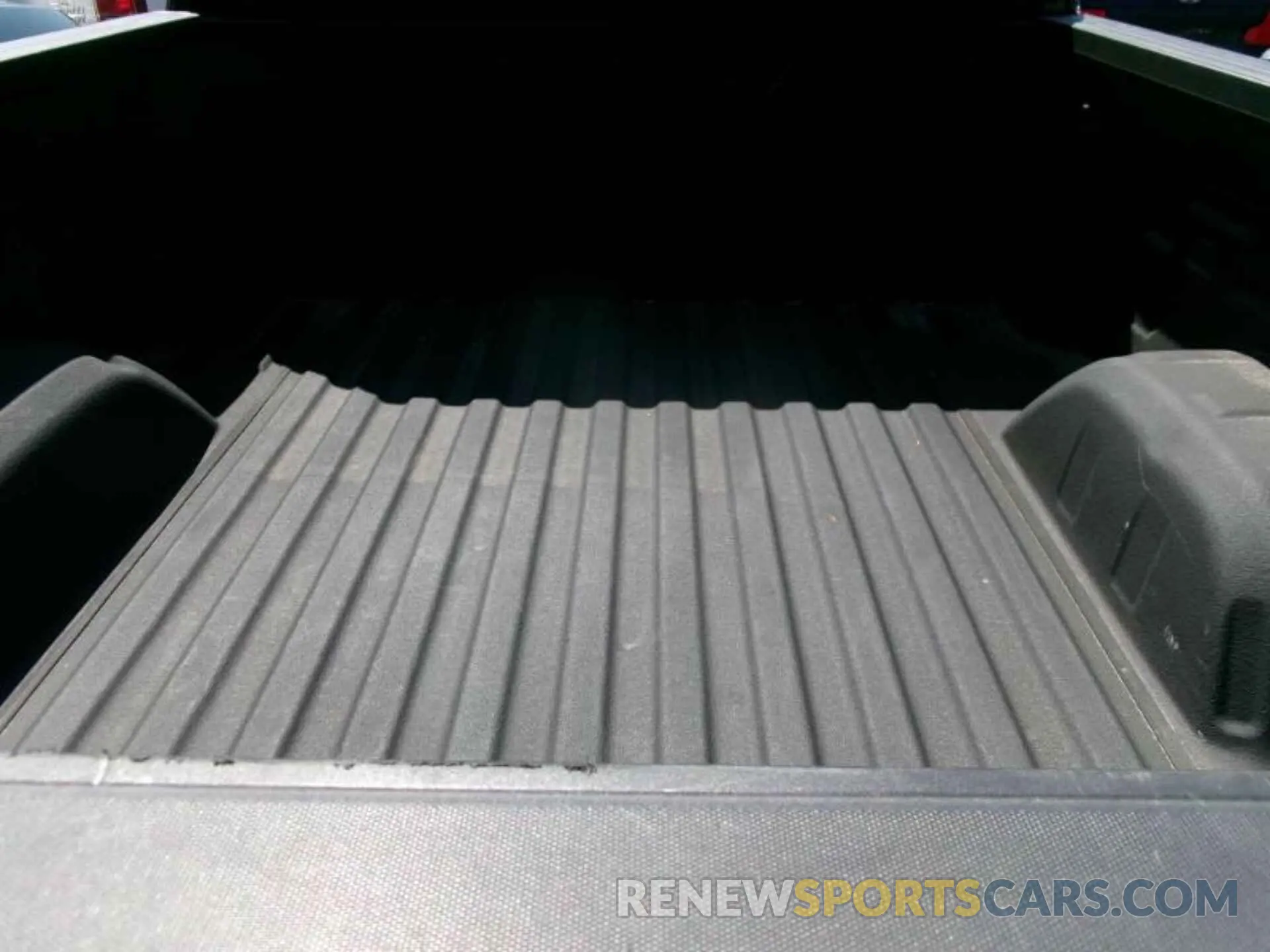 5 Photograph of a damaged car 1GCUYDED9KZ257265 CHEVROLET SILVERADO 2019