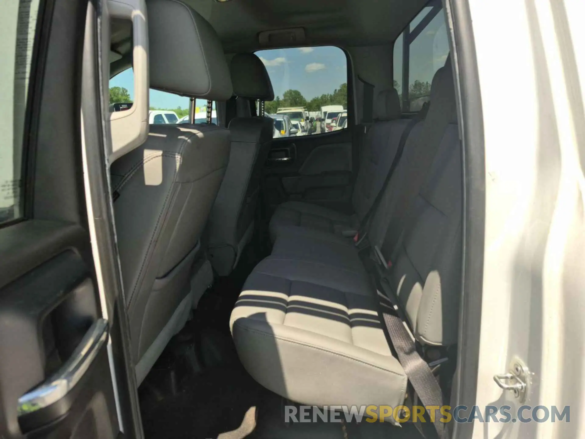 10 Photograph of a damaged car 2GB2CREGXK1214984 CHEVROLET SILVERADO 2019