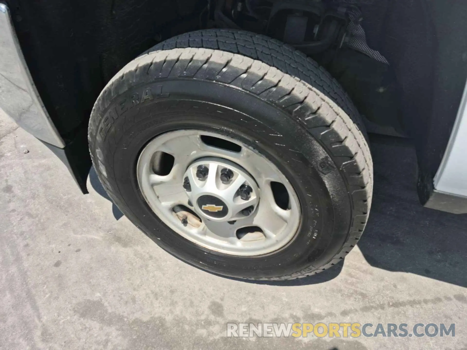 19 Photograph of a damaged car 2GB2CREGXK1214984 CHEVROLET SILVERADO 2019