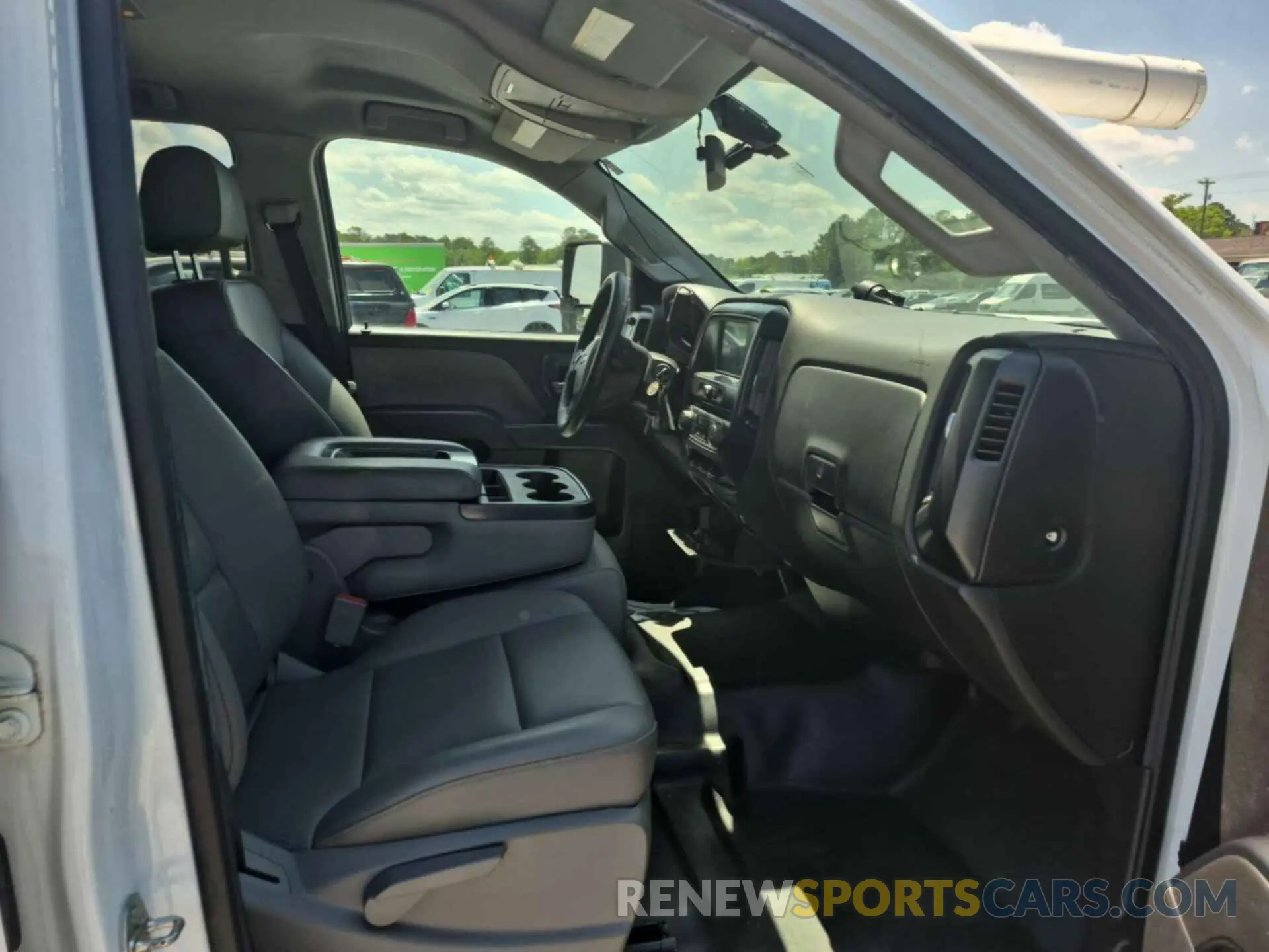 25 Photograph of a damaged car 2GB2CREGXK1214984 CHEVROLET SILVERADO 2019