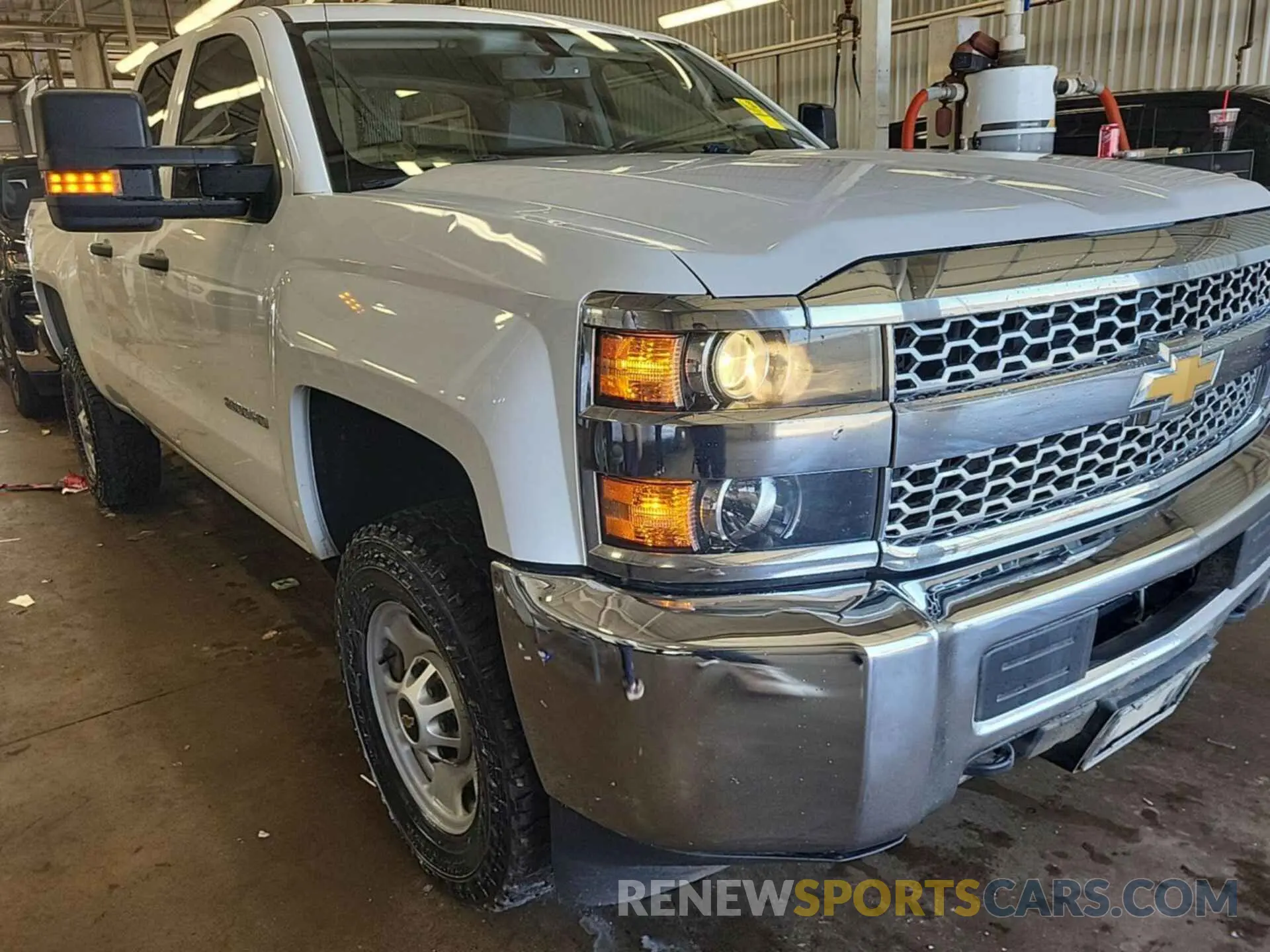 10 Photograph of a damaged car 2GC2KREG0K1112785 CHEVROLET SILVERADO 2019