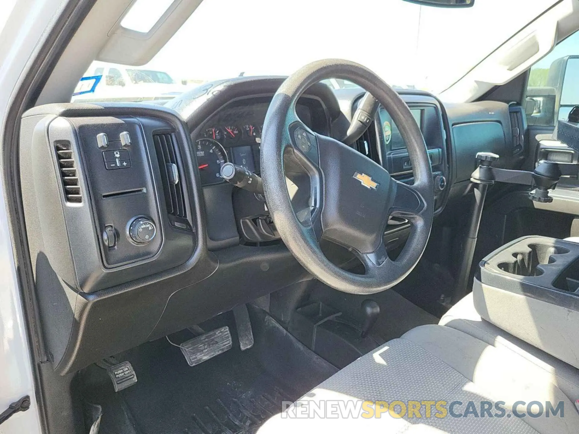 27 Photograph of a damaged car 2GC2KREG0K1112785 CHEVROLET SILVERADO 2019