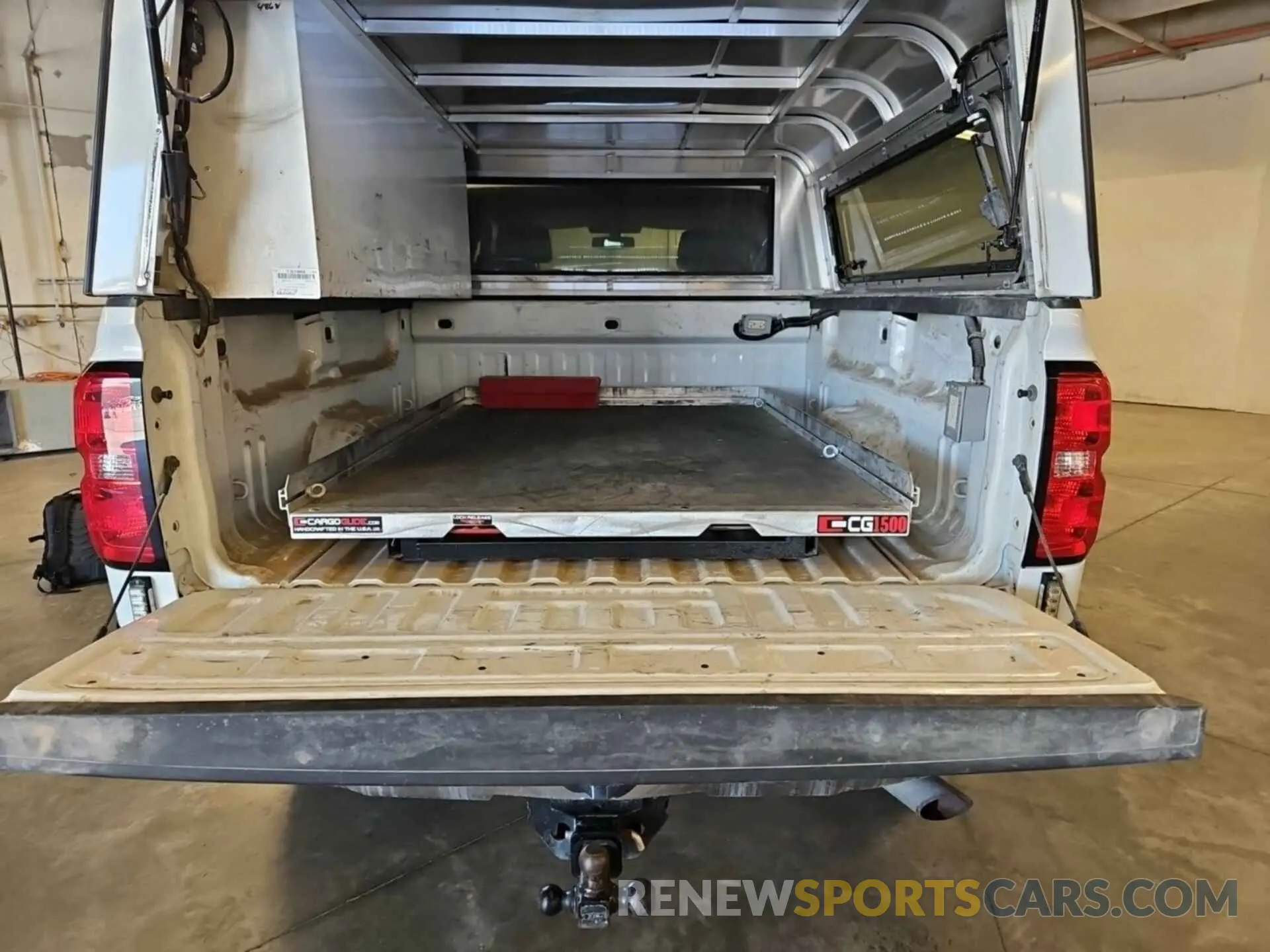 8 Photograph of a damaged car 2GC2KREG0K1184196 CHEVROLET SILVERADO 2019