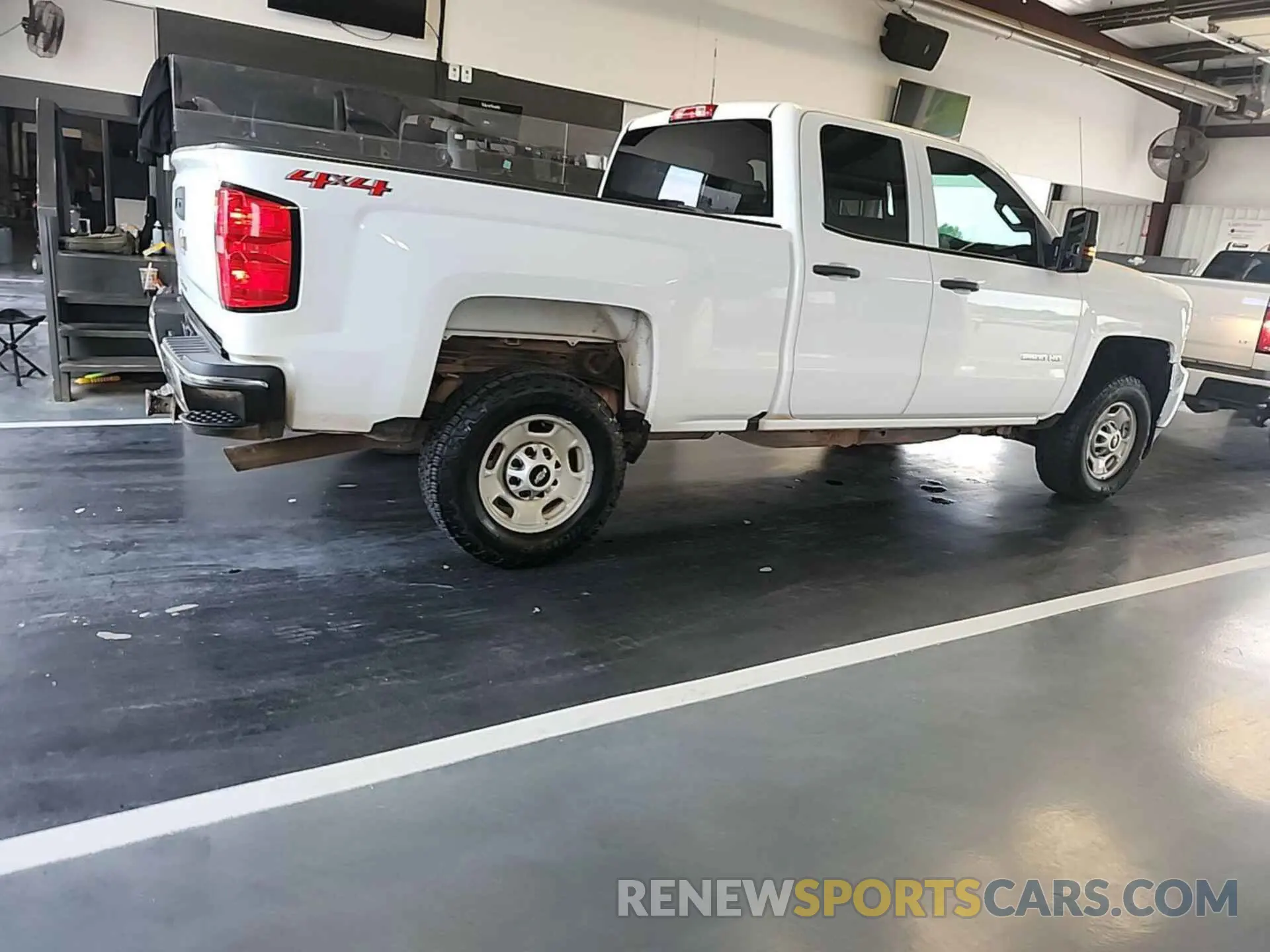 28 Photograph of a damaged car 2GC2KREG0K1200817 CHEVROLET SILVERADO 2019