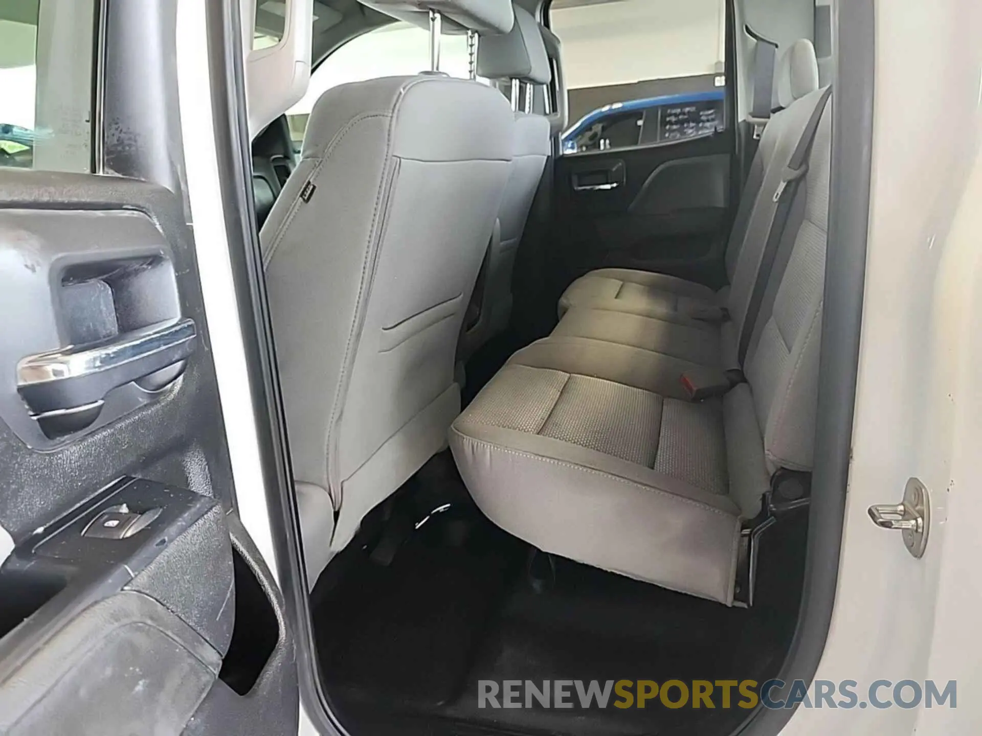 6 Photograph of a damaged car 2GC2KREG0K1200817 CHEVROLET SILVERADO 2019