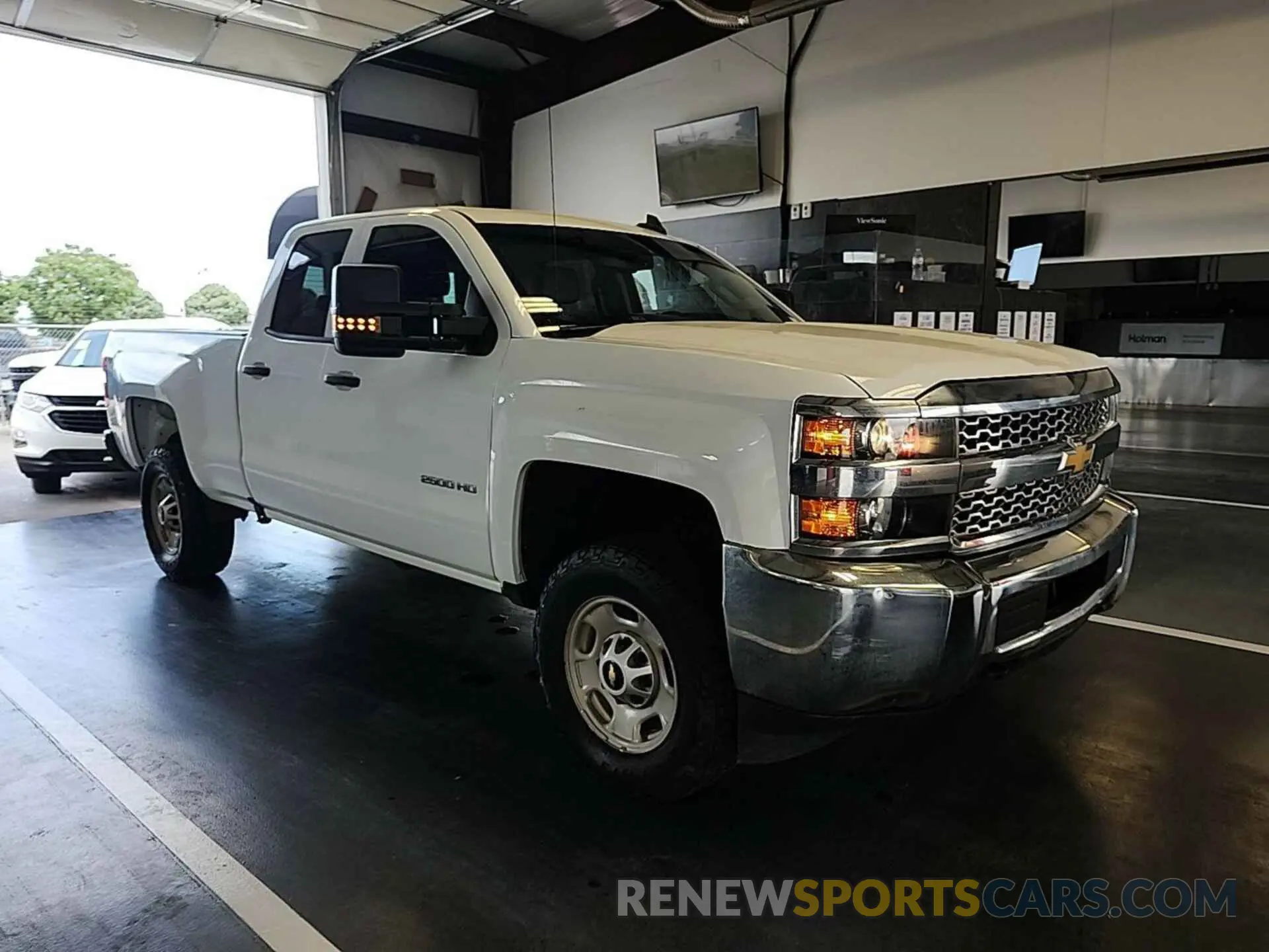 8 Photograph of a damaged car 2GC2KREG0K1200817 CHEVROLET SILVERADO 2019