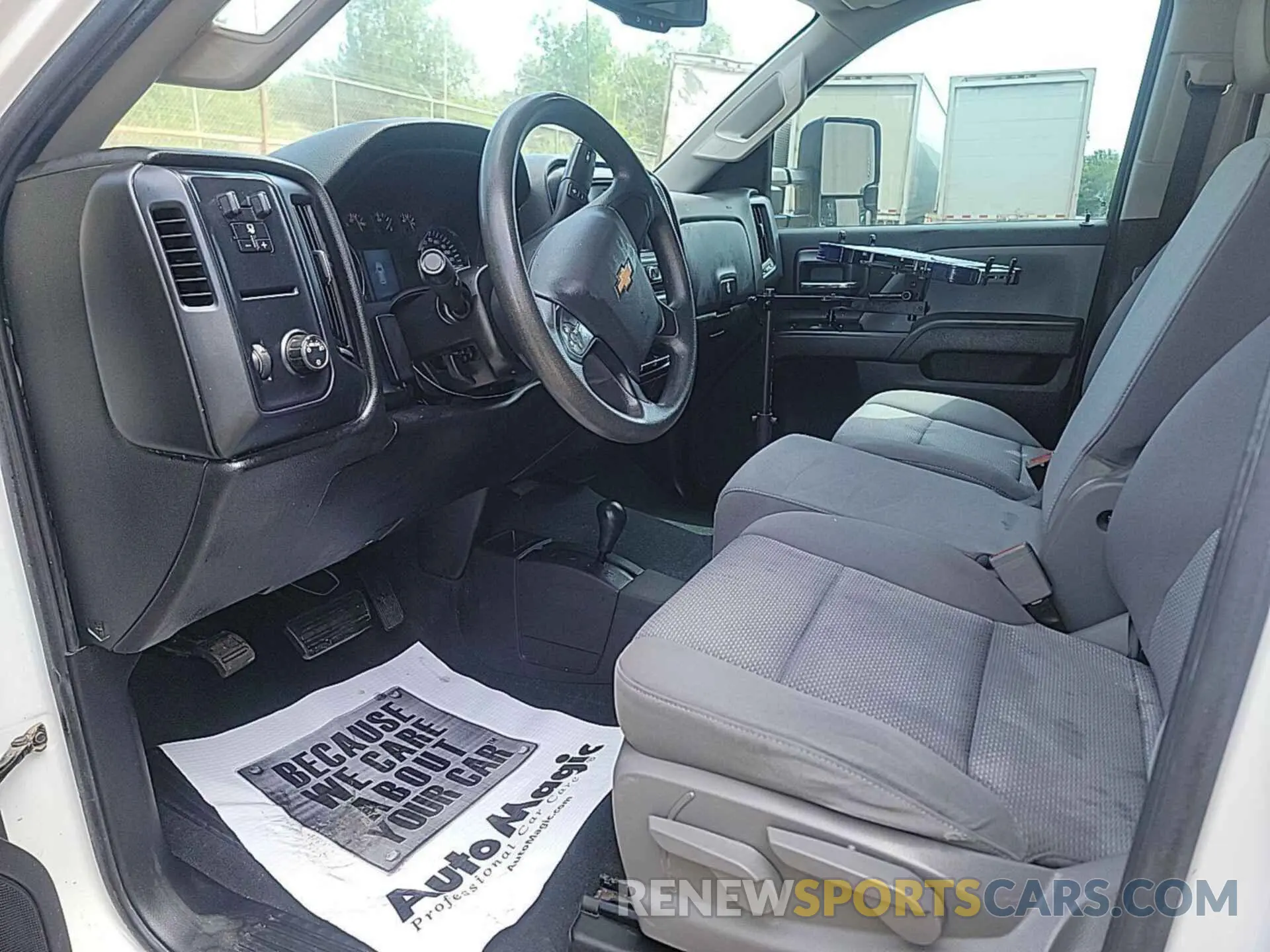19 Photograph of a damaged car 2GC2KREG0K1204611 CHEVROLET SILVERADO 2019