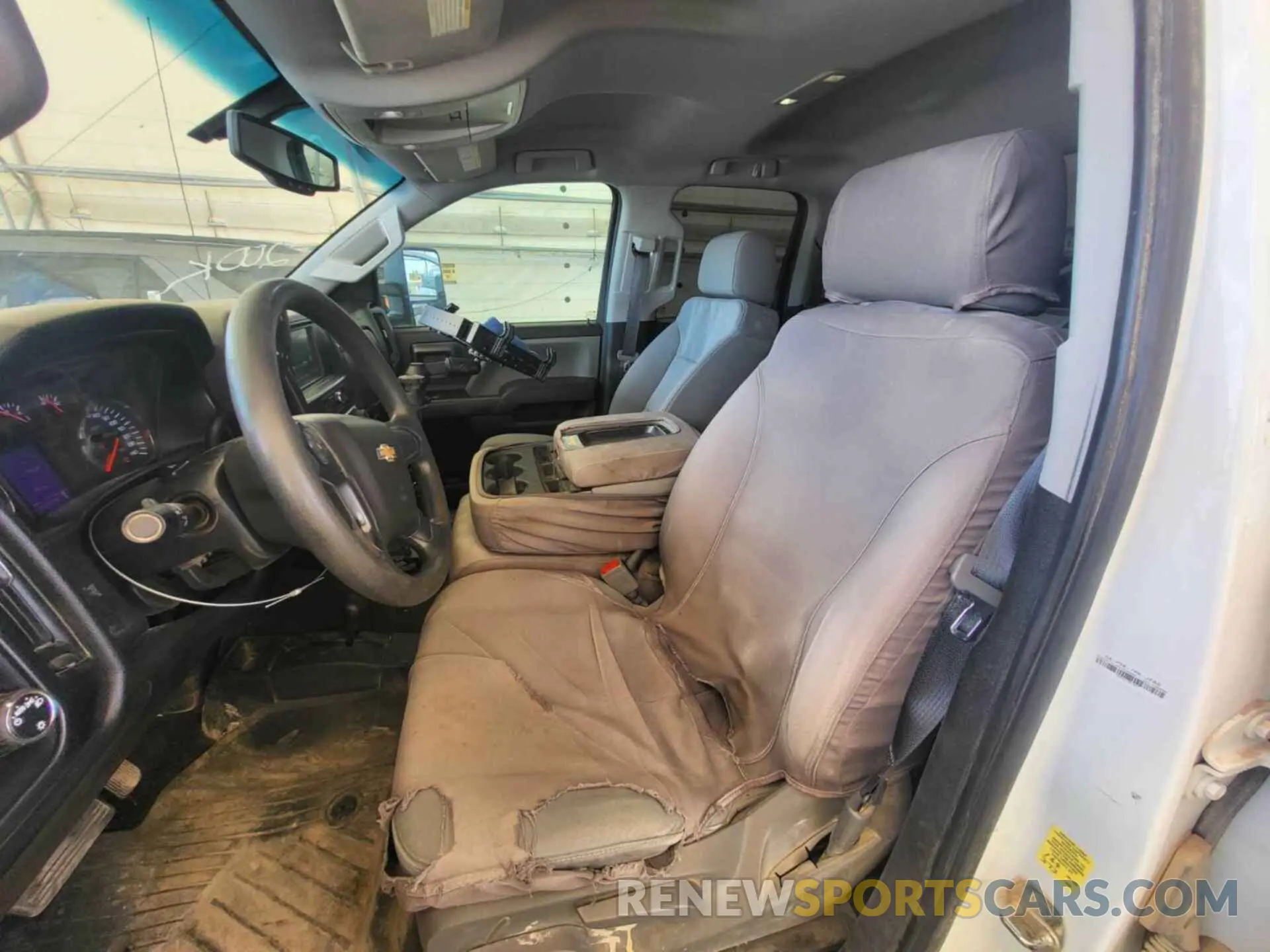 24 Photograph of a damaged car 2GC2KREG0K1204947 CHEVROLET SILVERADO 2019