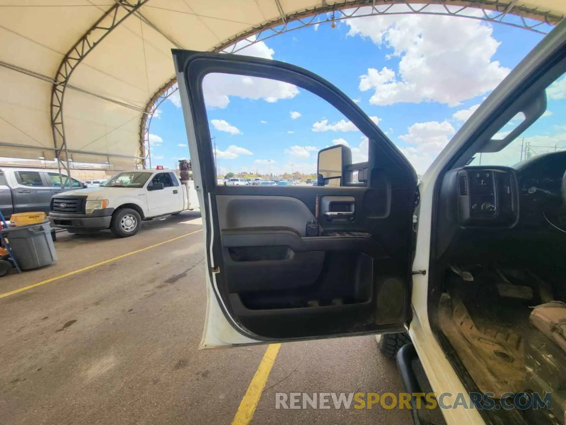 8 Photograph of a damaged car 2GC2KREG0K1204947 CHEVROLET SILVERADO 2019