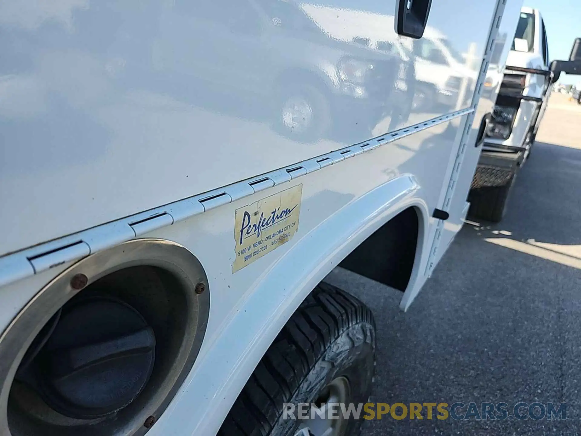 21 Photograph of a damaged car 2GC2KREG1K1109958 CHEVROLET SILVERADO 2019