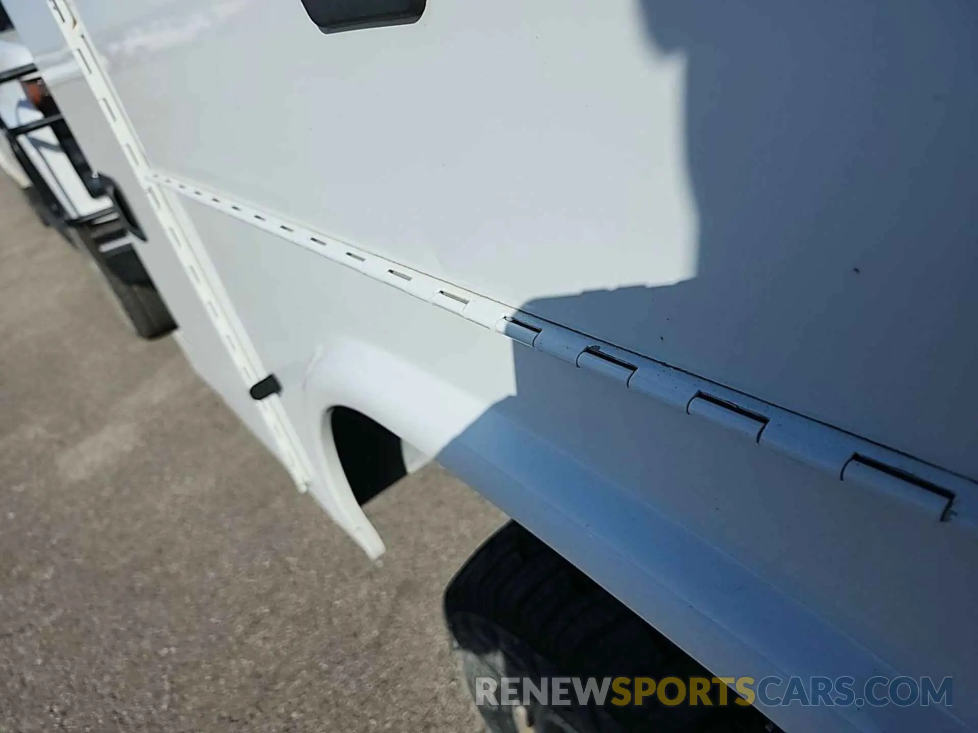 9 Photograph of a damaged car 2GC2KREG1K1109958 CHEVROLET SILVERADO 2019