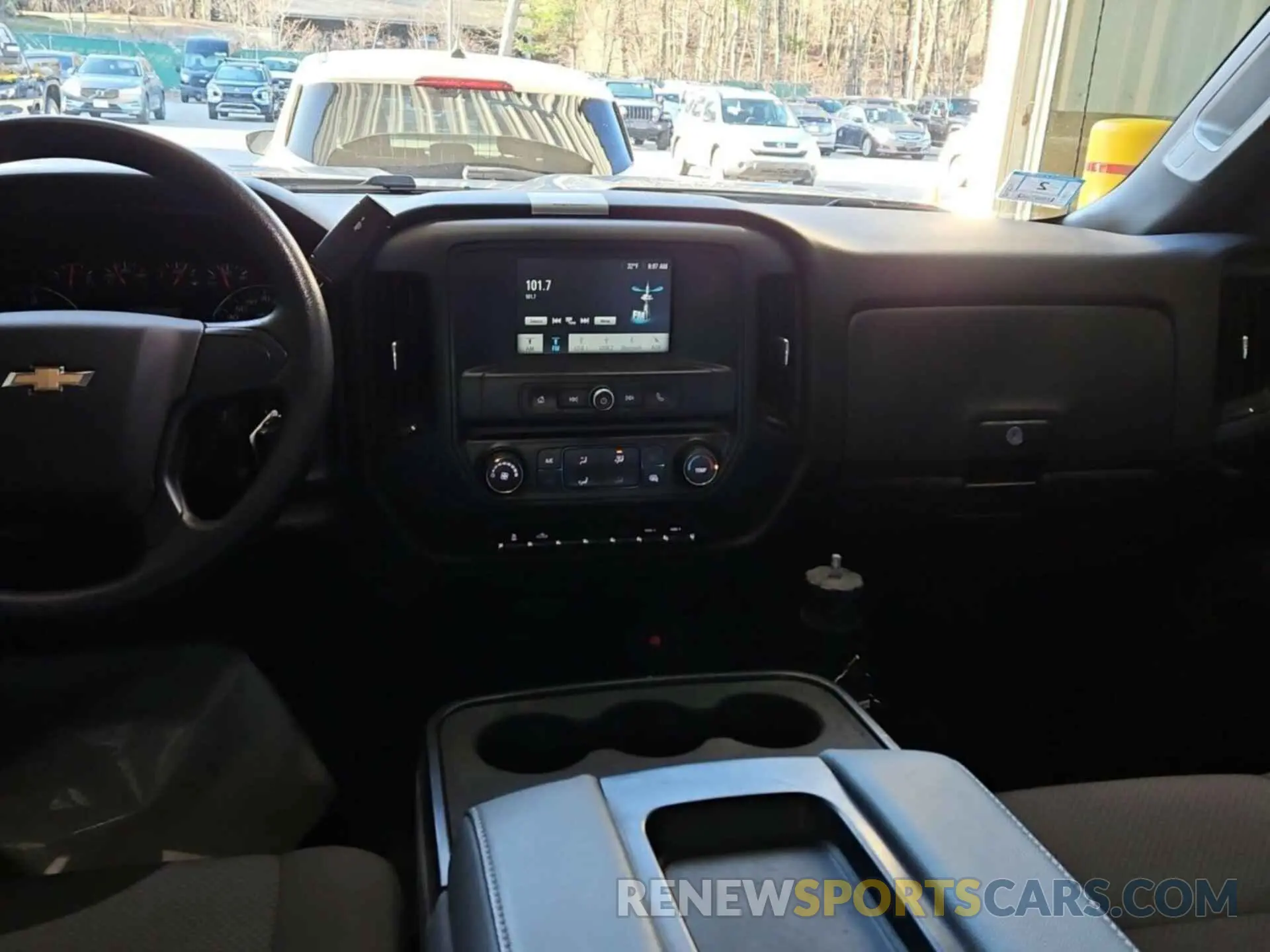18 Photograph of a damaged car 2GC2KREG1K1186409 CHEVROLET SILVERADO 2019