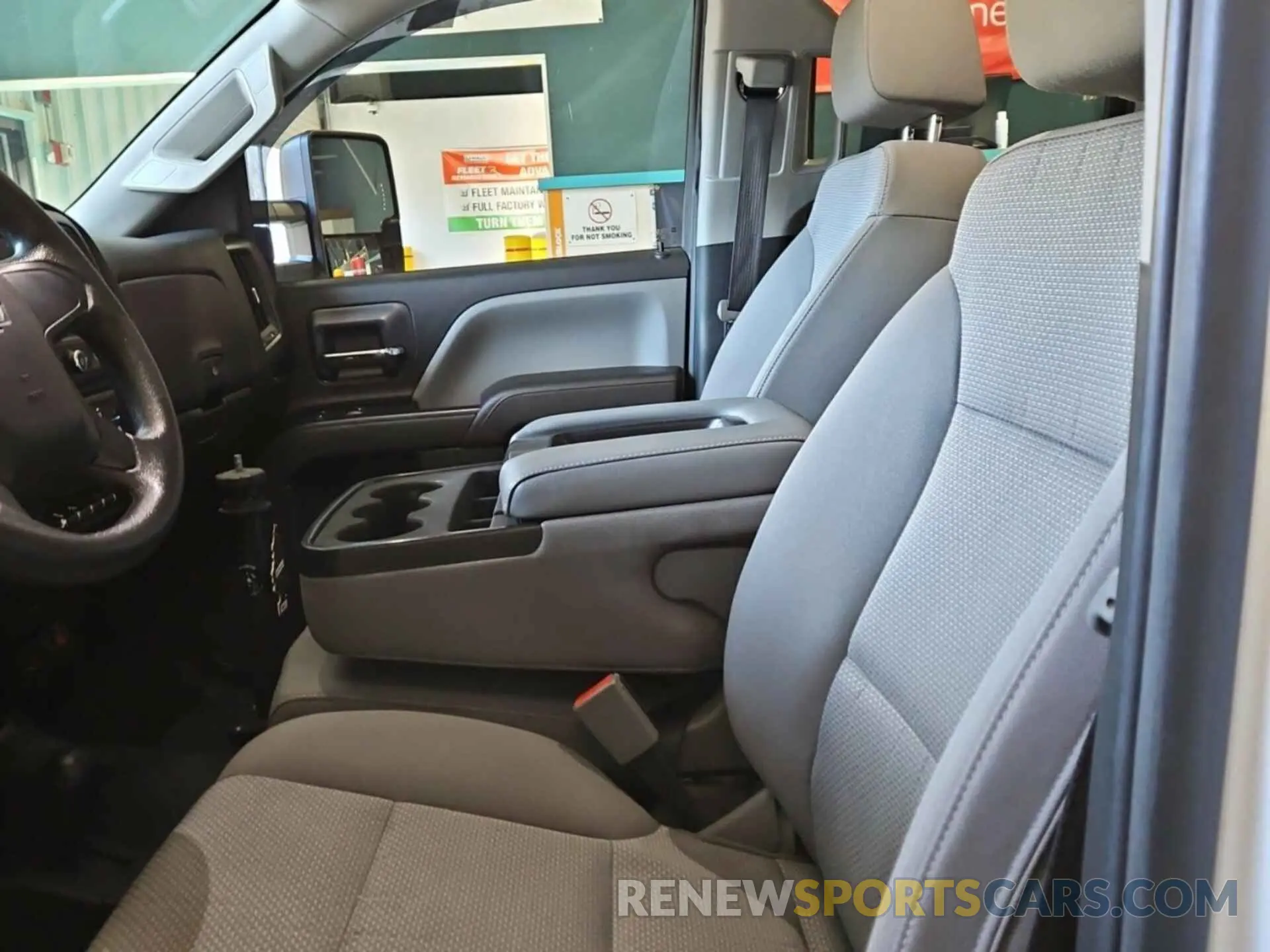 30 Photograph of a damaged car 2GC2KREG1K1186409 CHEVROLET SILVERADO 2019